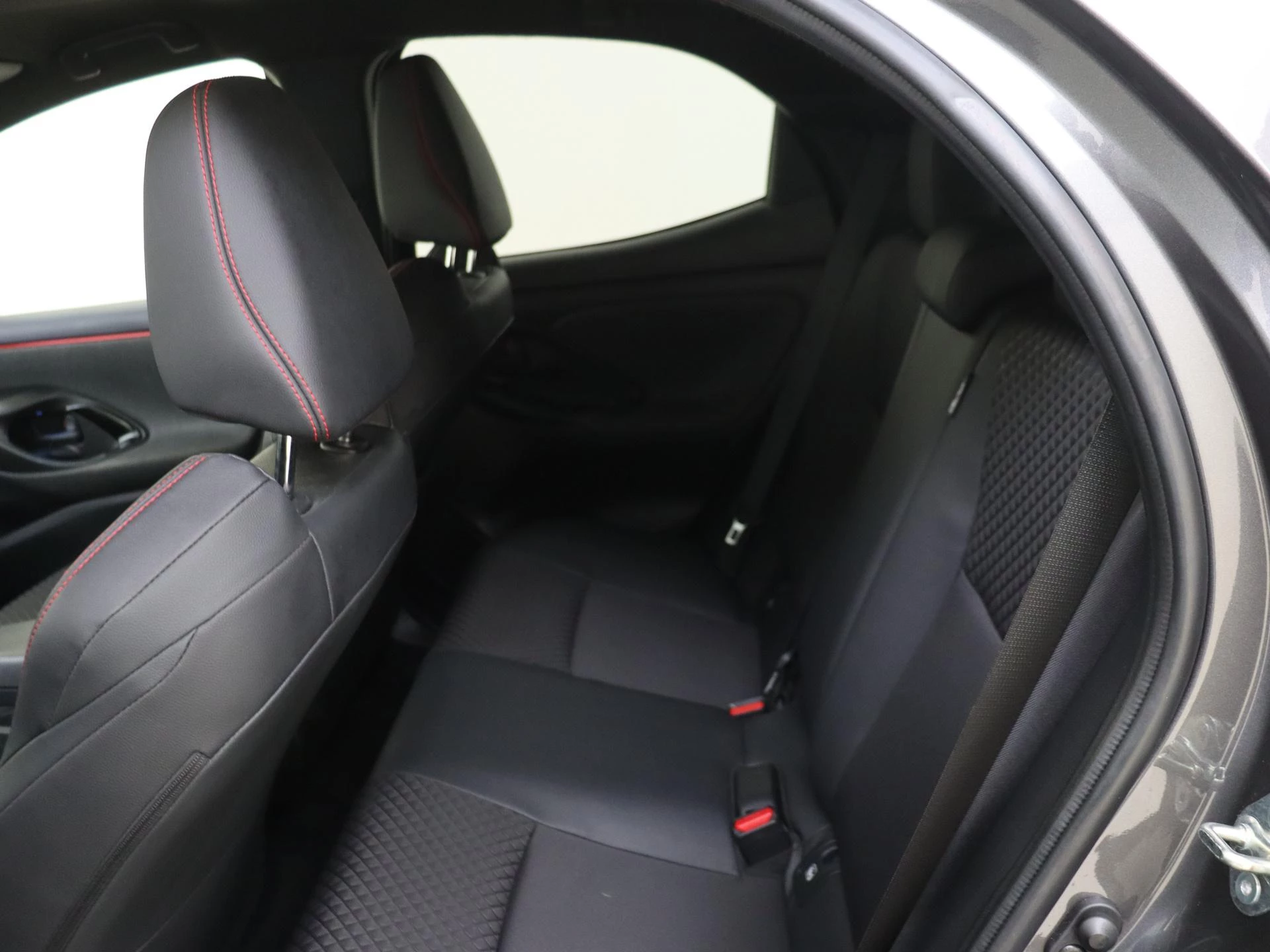 Toyota-Yaris-image-12