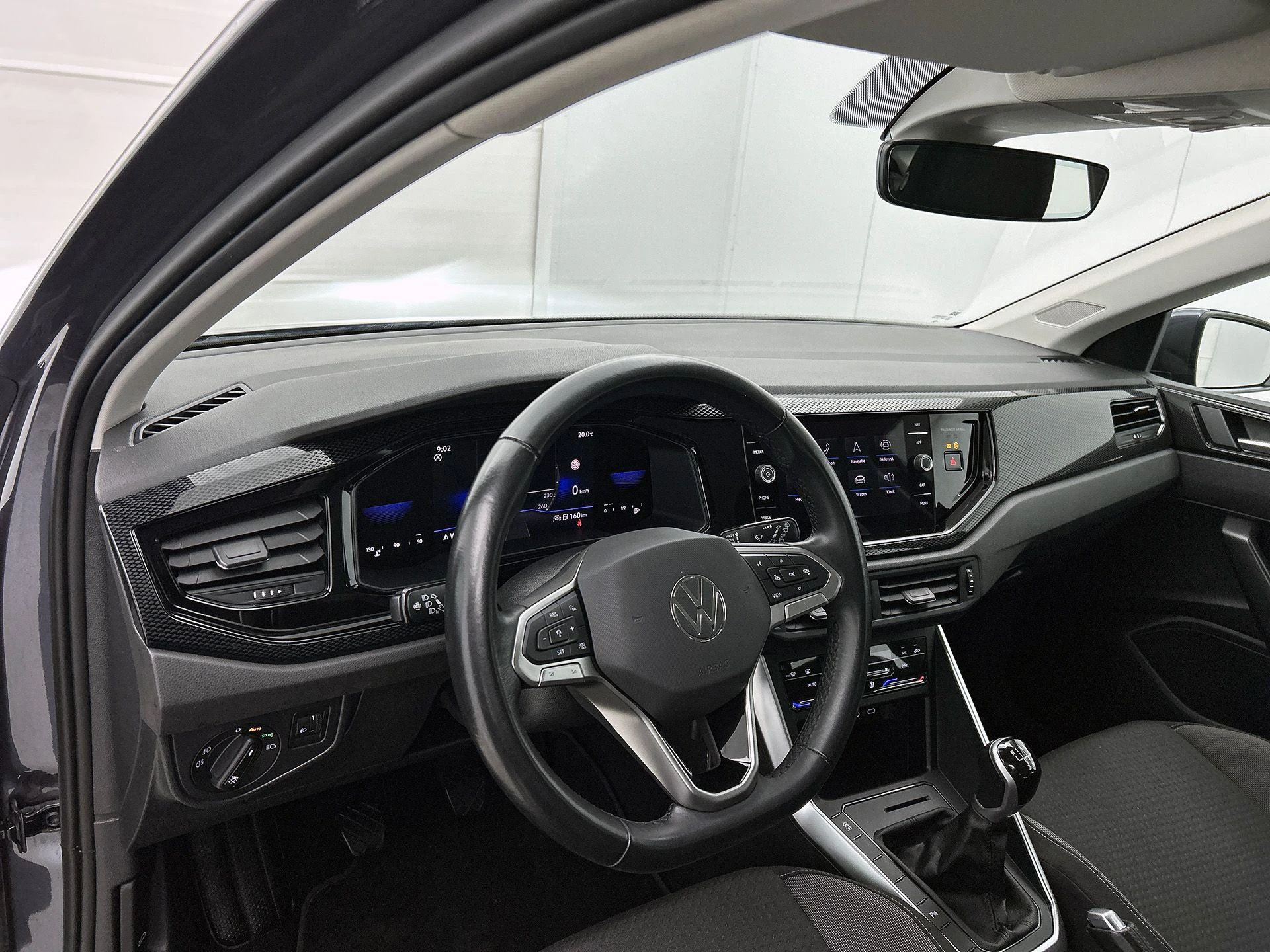 Volkswagen-Polo-image-16