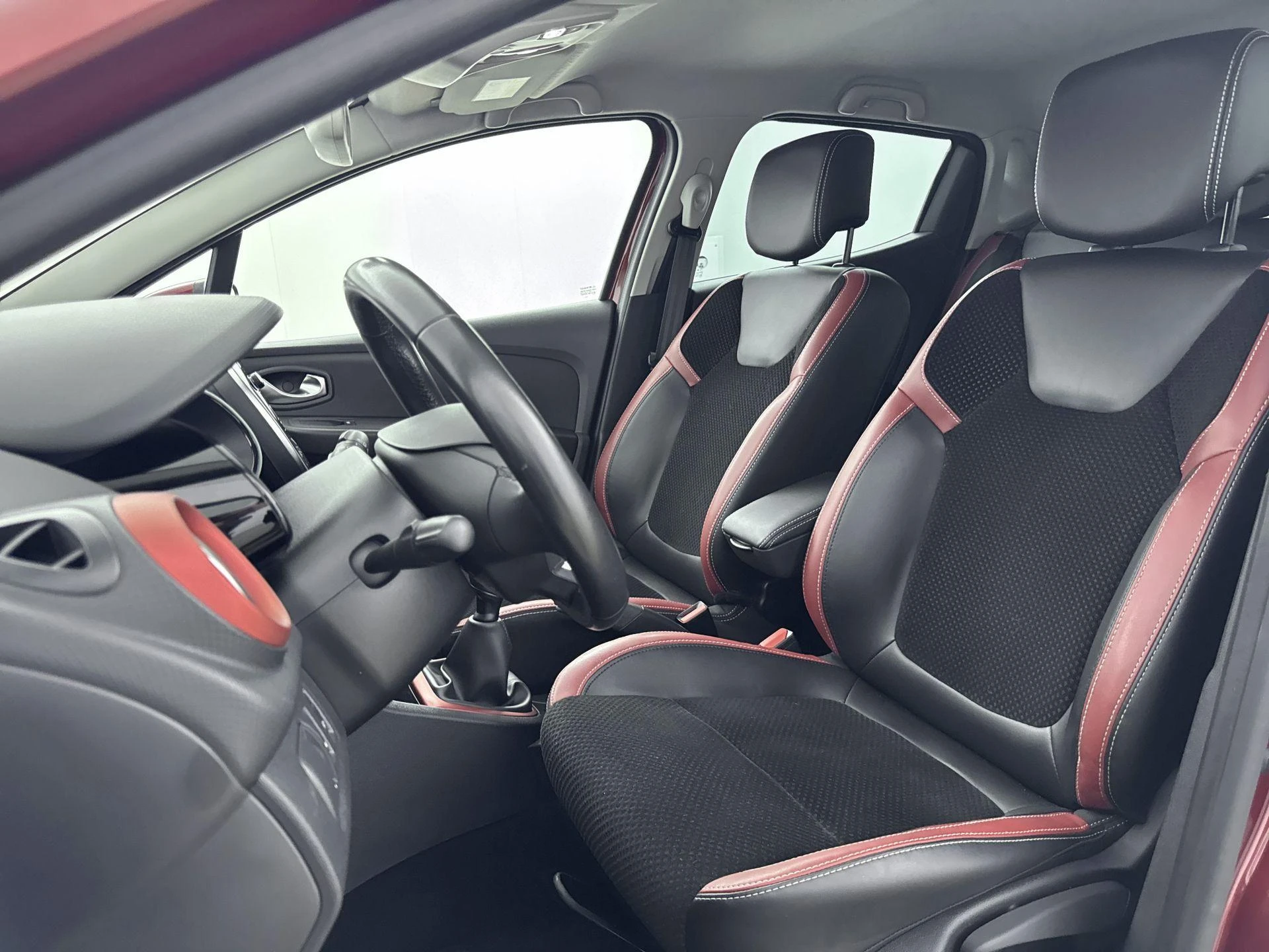 Renault-Clio-image-23