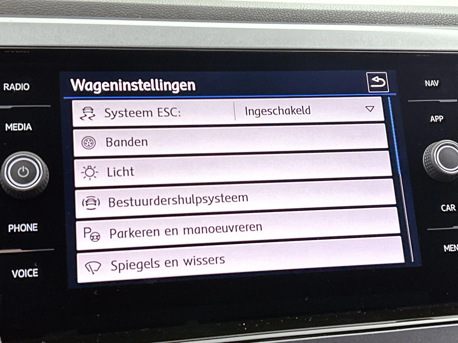 Volkswagen-Polo-image-10