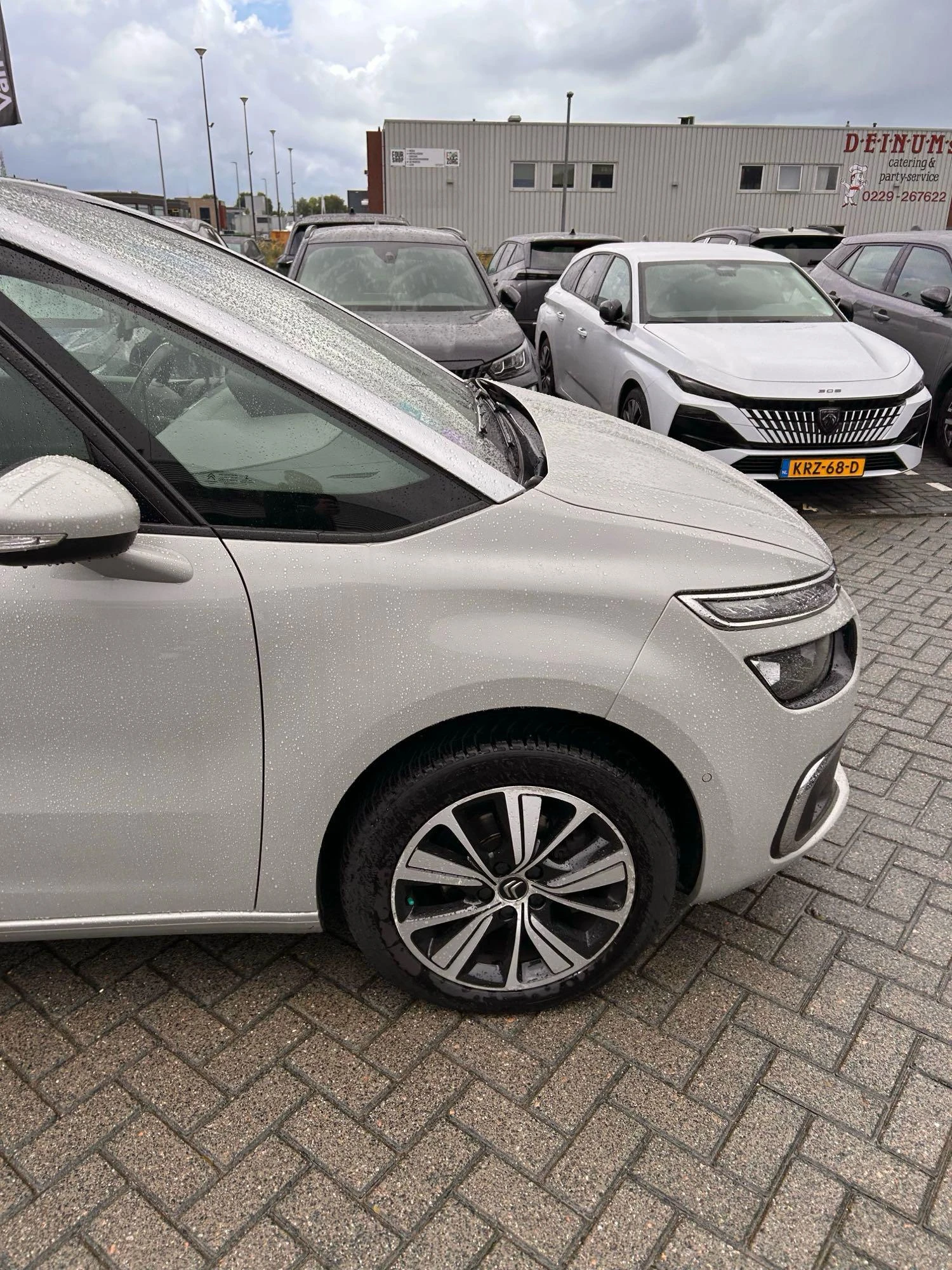 Citroën-Grand C4 Spacetourer-image-6