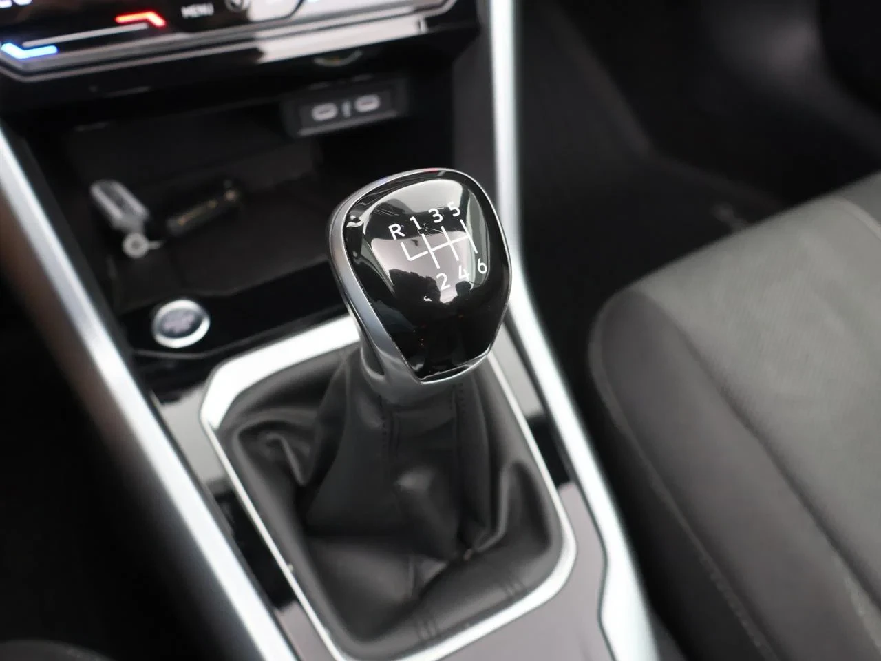 Volkswagen-T-Roc-image-16
