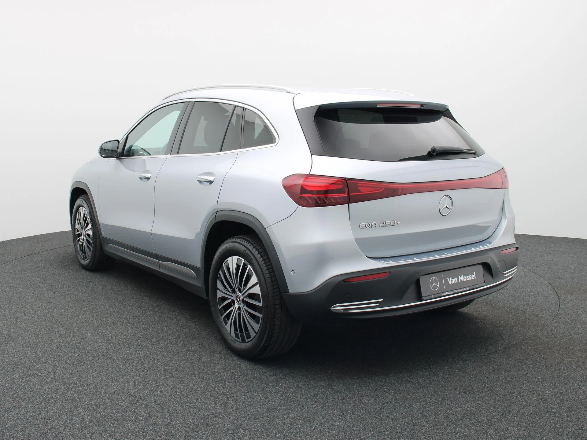 Mercedes-Benz-EQA-image-1