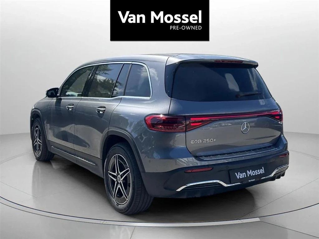 Mercedes-Benz-EQB-image-6