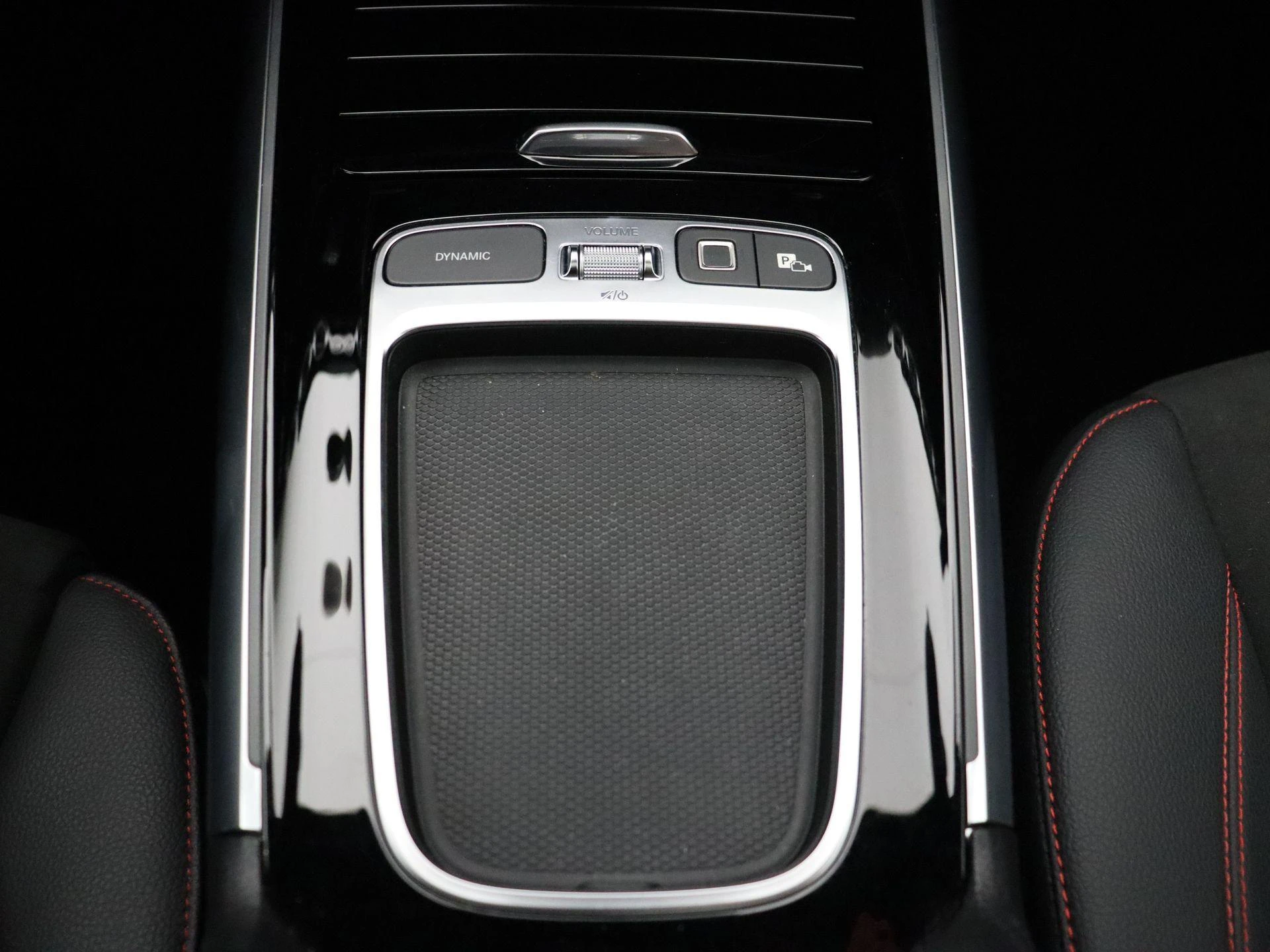 Mercedes-Benz-GLA-image-23