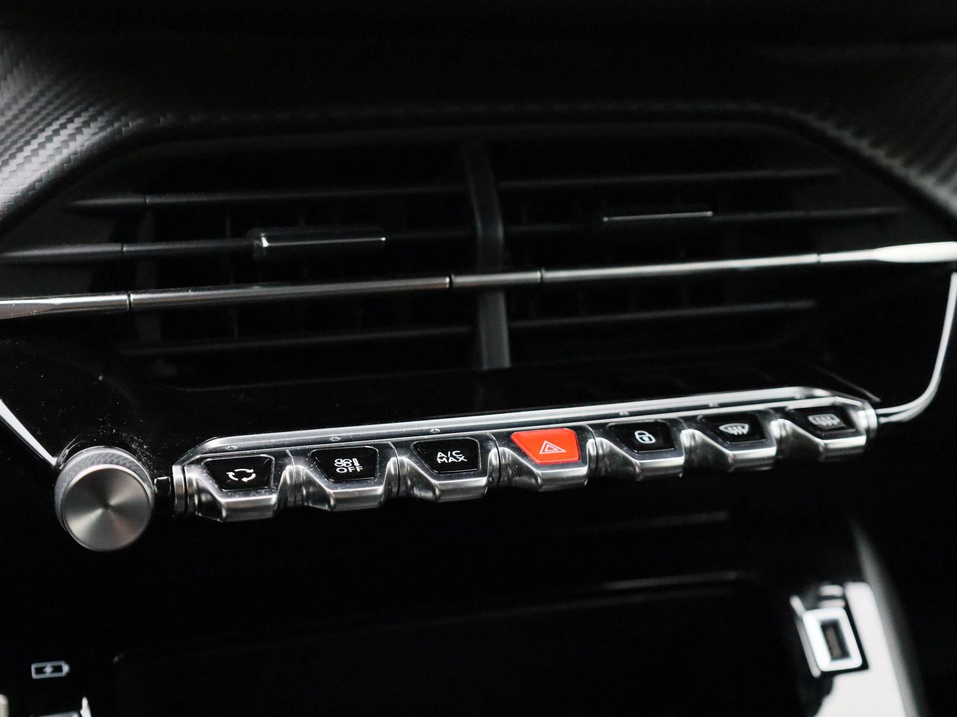 Peugeot-208-image-19