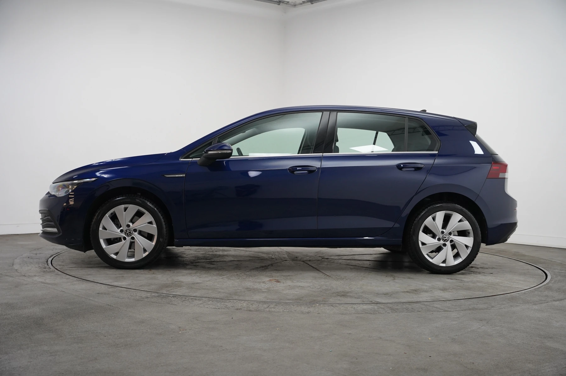 Volkswagen-Golf-image-14
