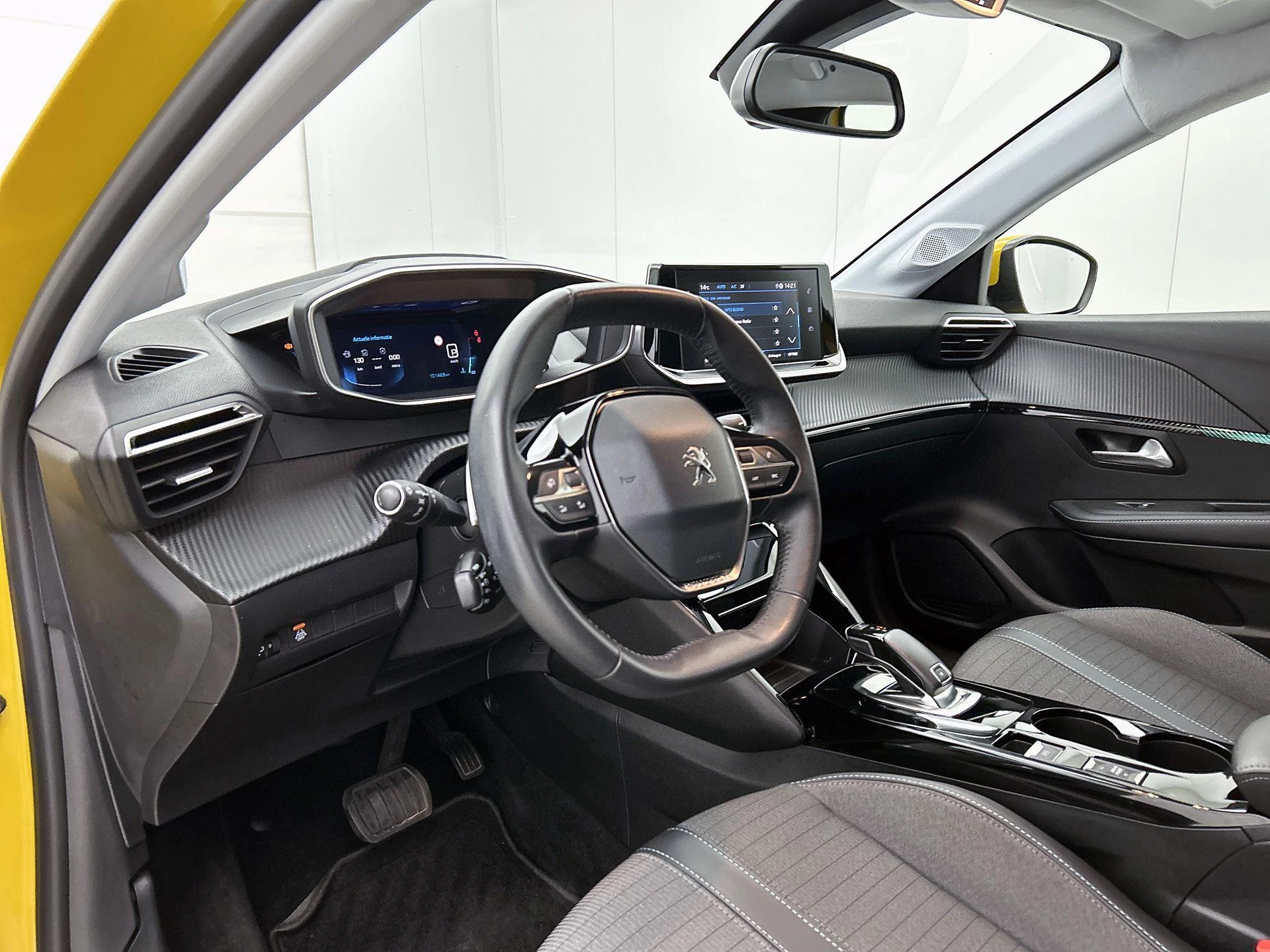 Peugeot-208-image-17