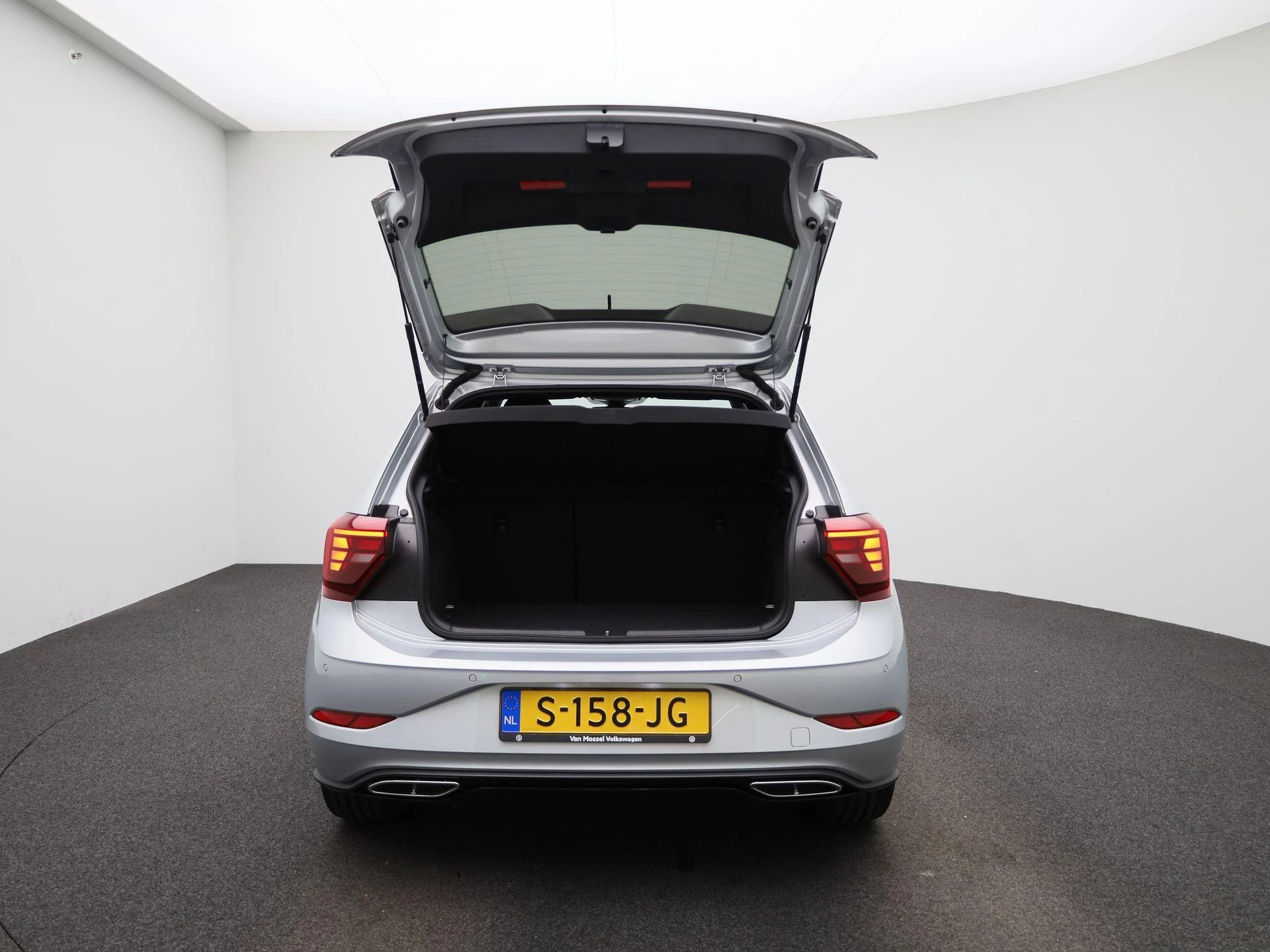 Volkswagen-Polo-image-10