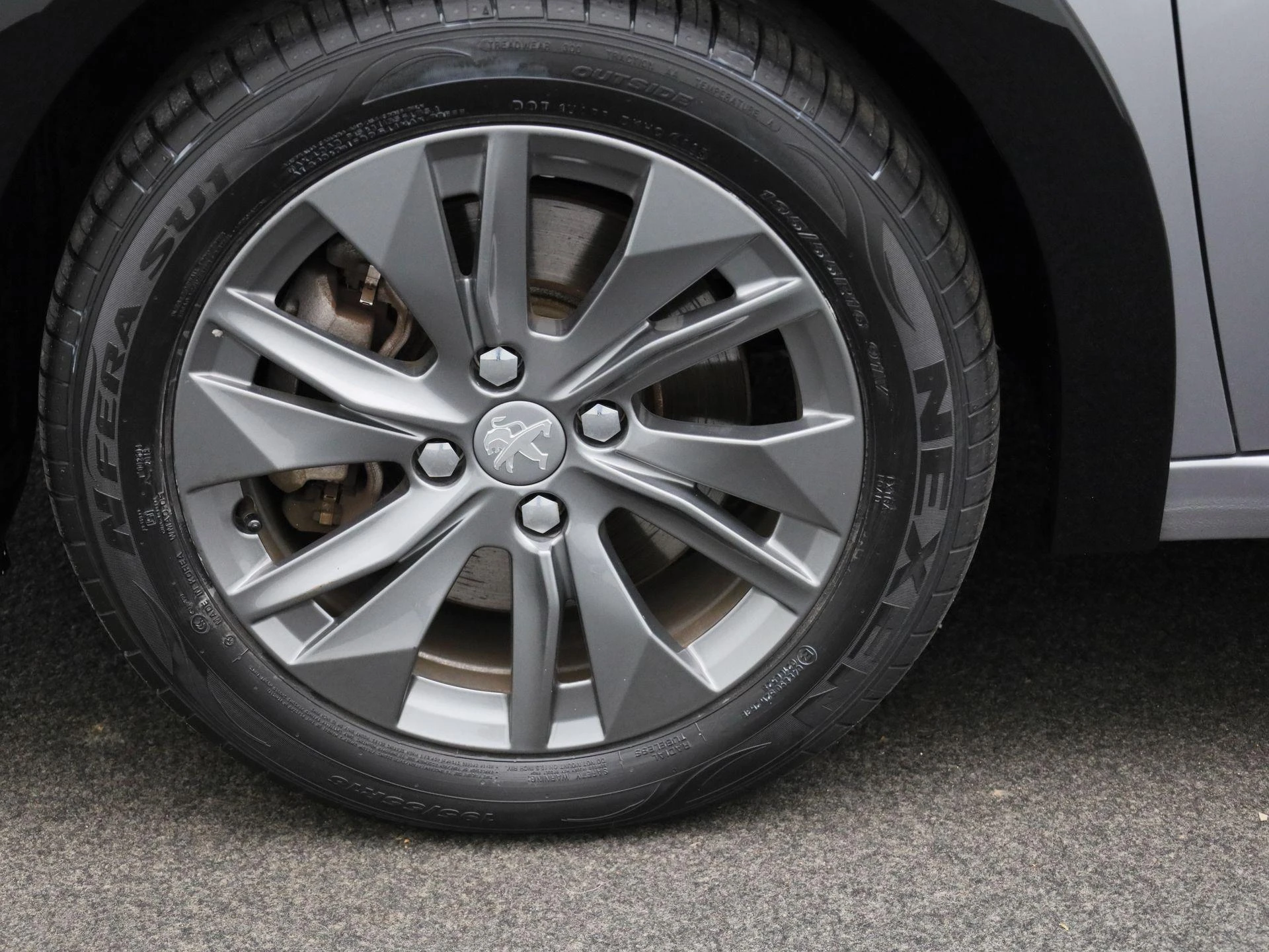 Peugeot-e-208-image-15