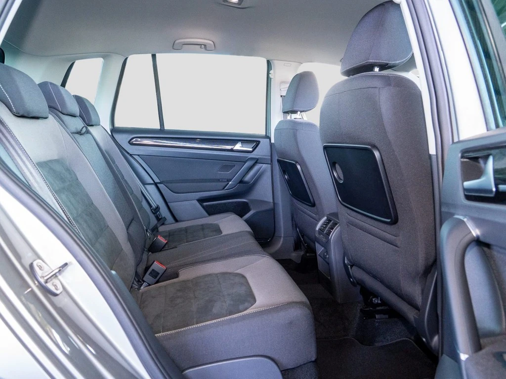 Volkswagen-Golf Sportsvan-image-10