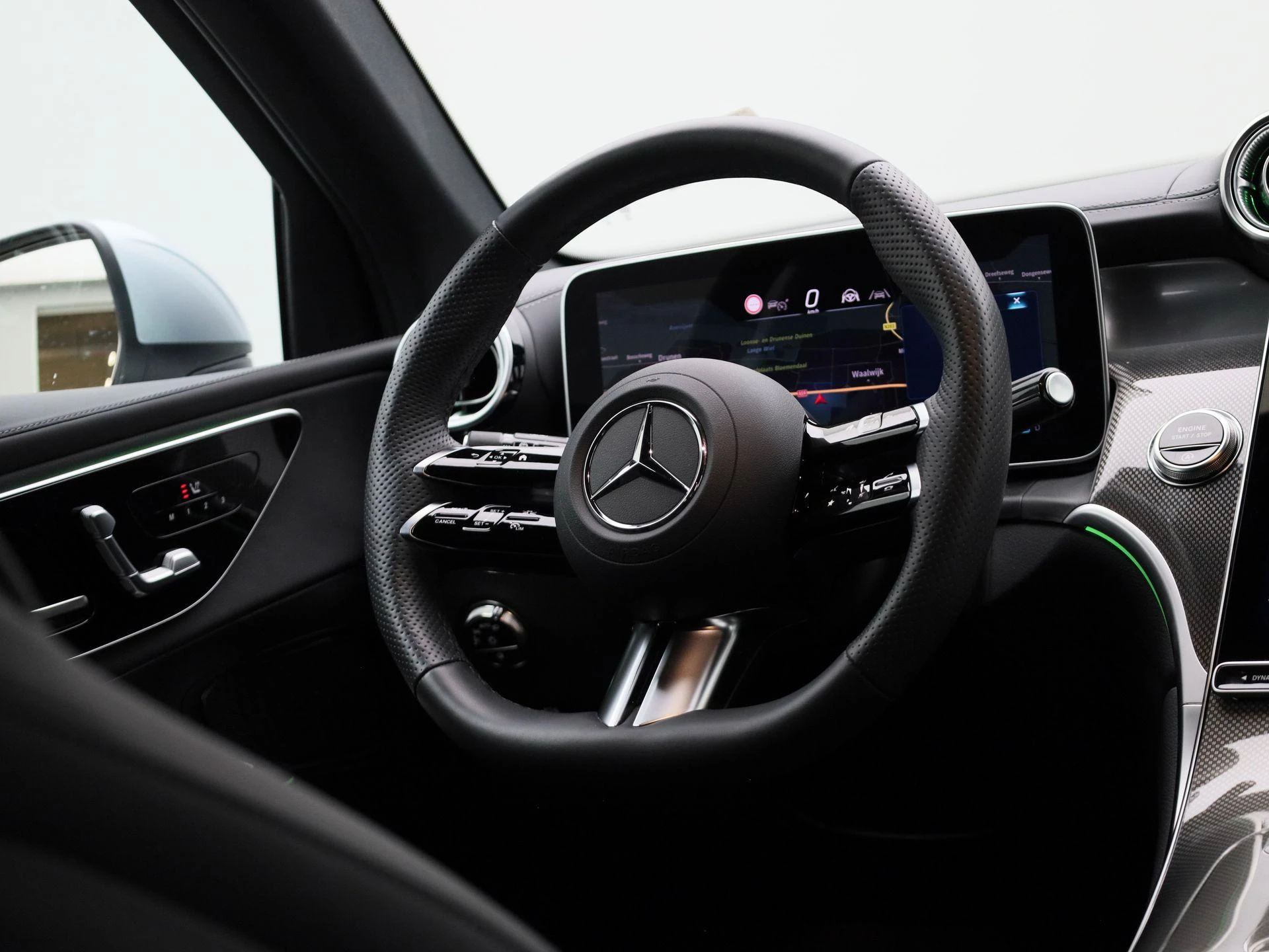 Mercedes-Benz-GLC-image-43