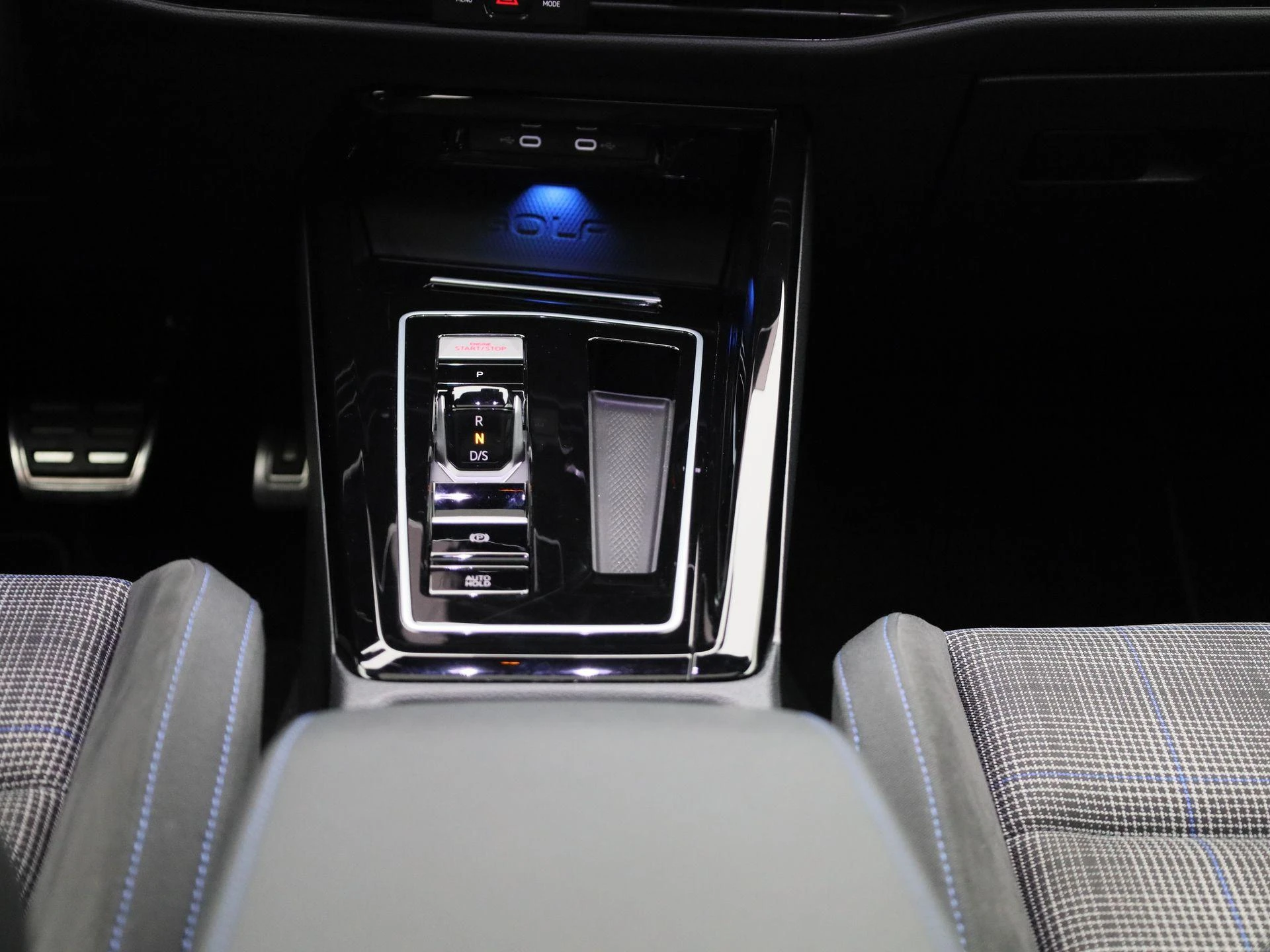 Volkswagen-Golf-image-9