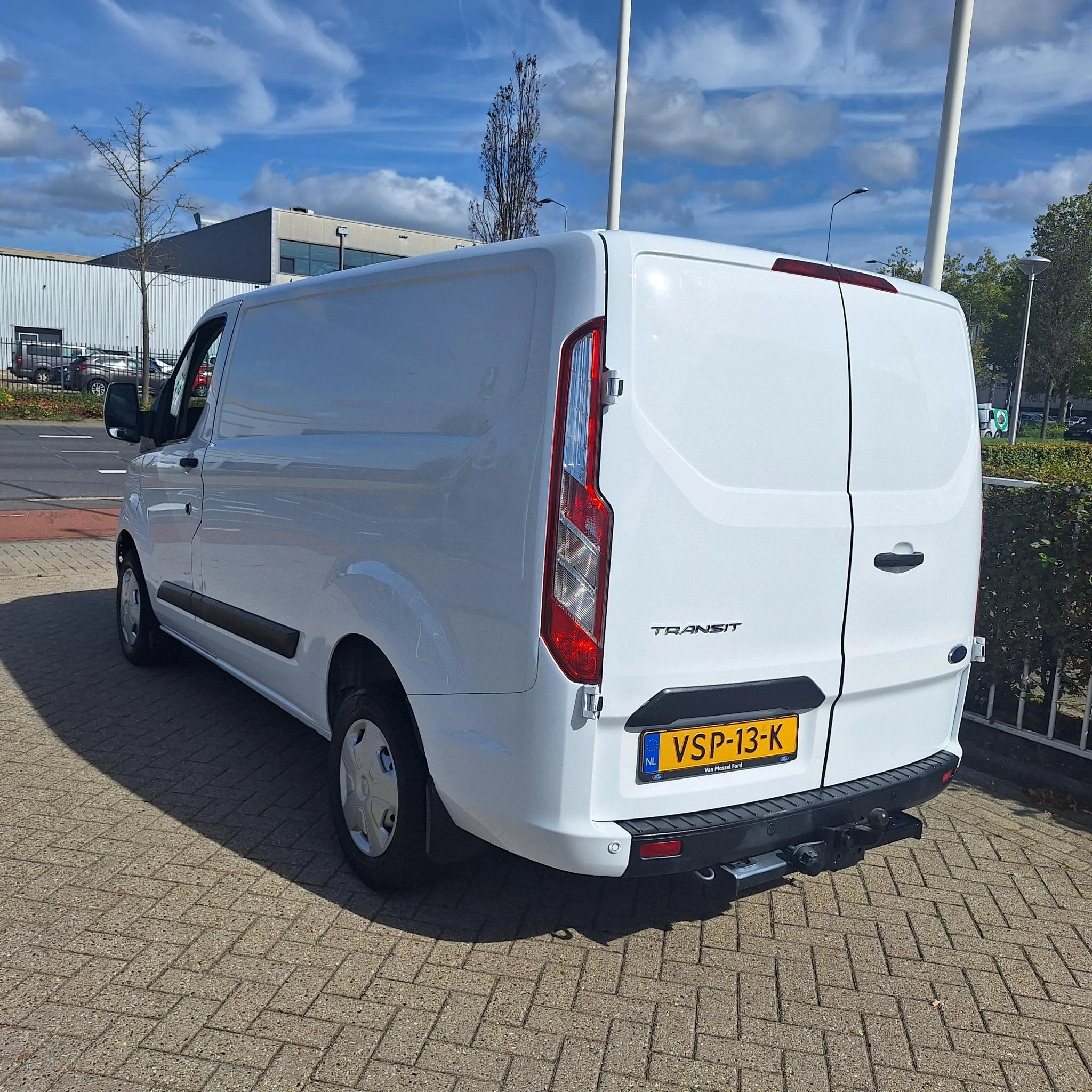 Ford-Transit Custom-image-4