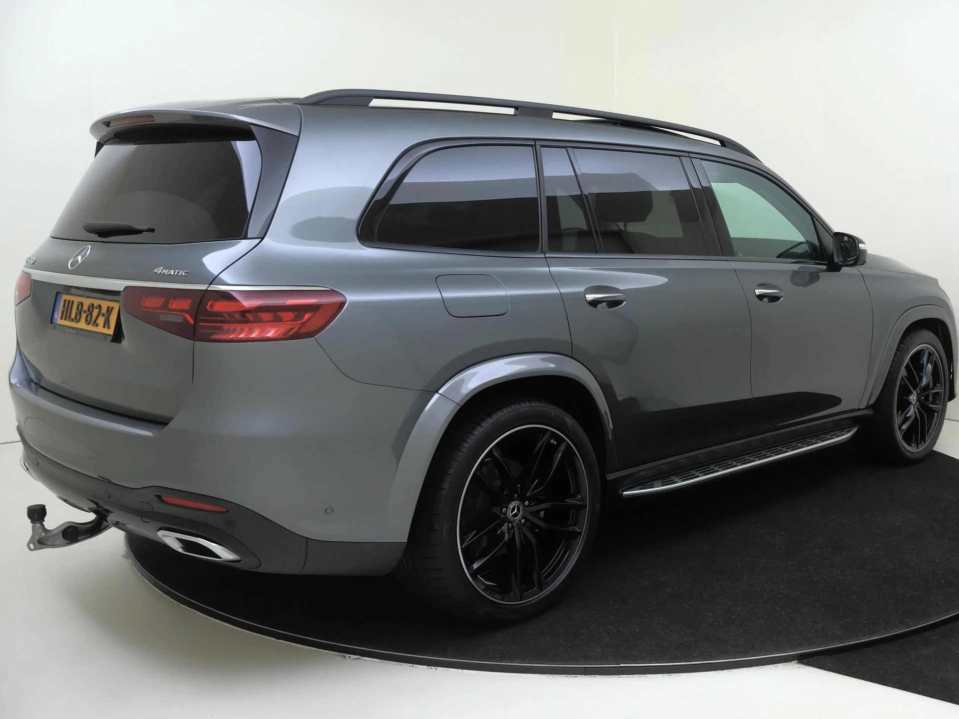 Mercedes-Benz-GLS-image-3