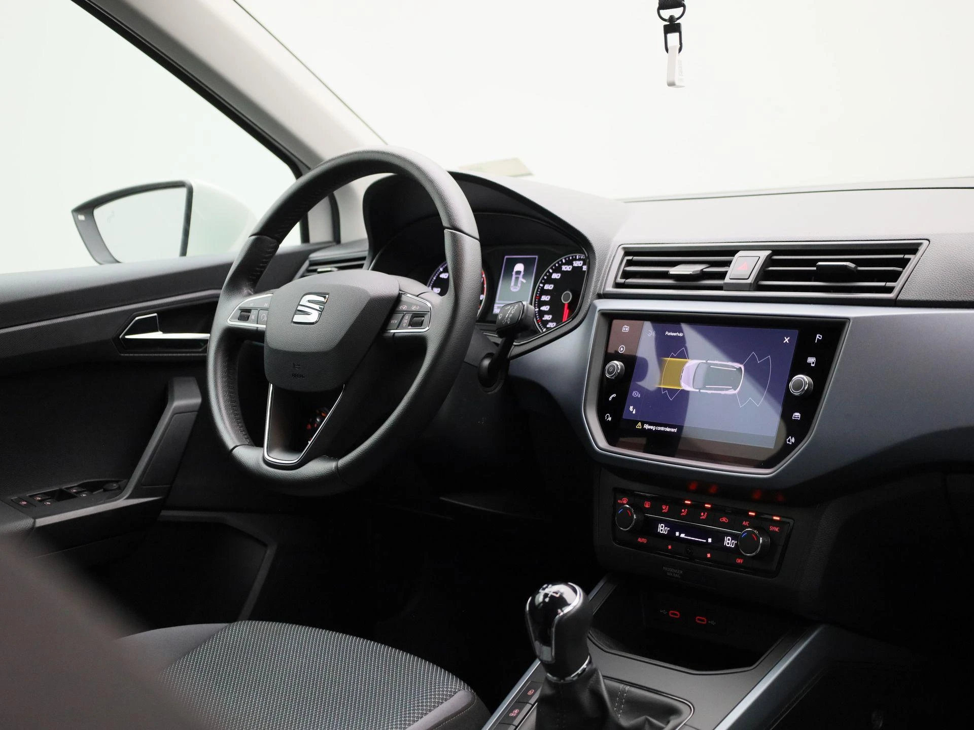SEAT-Arona-image-32