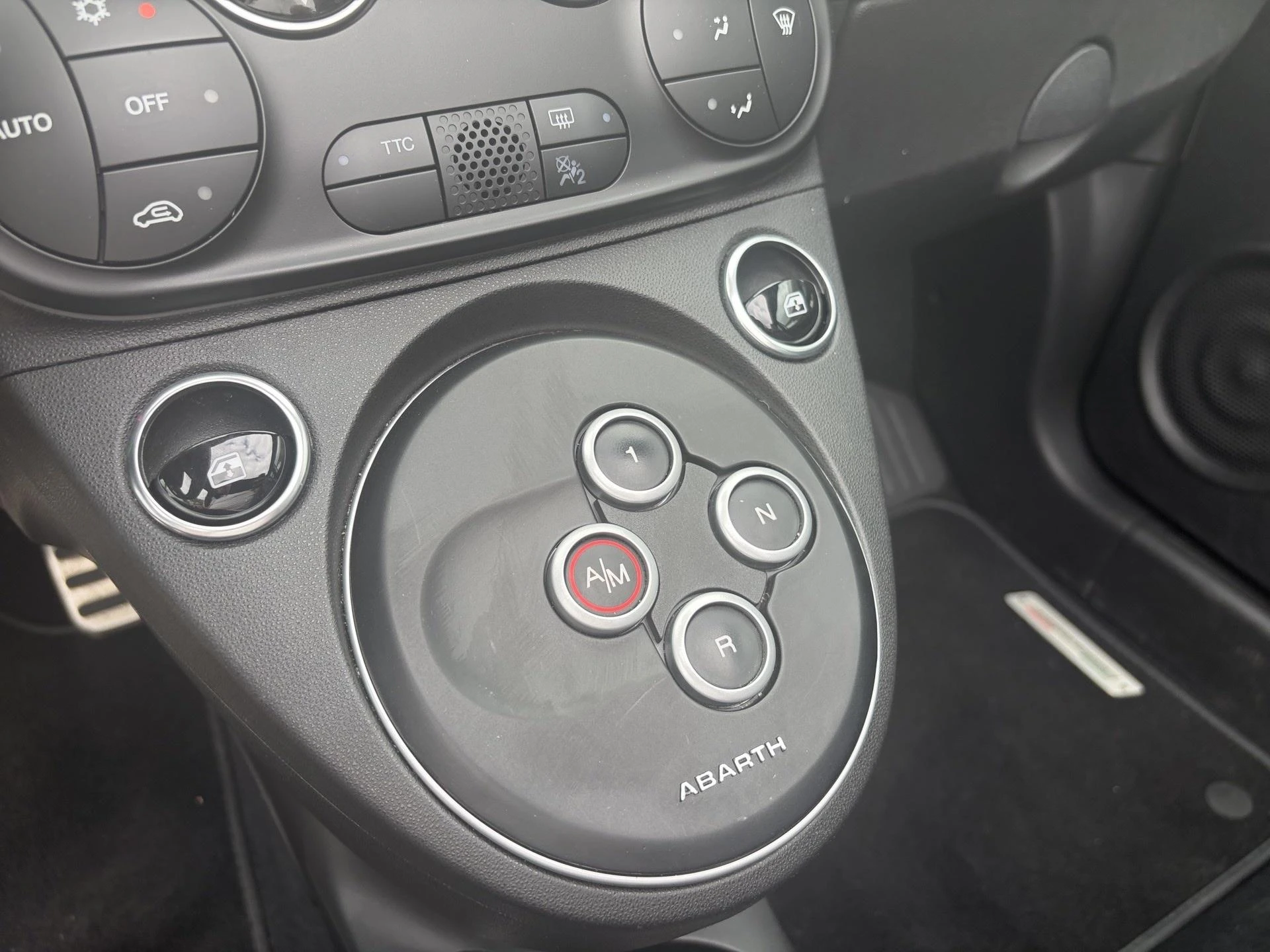 Abarth-500C-image-8