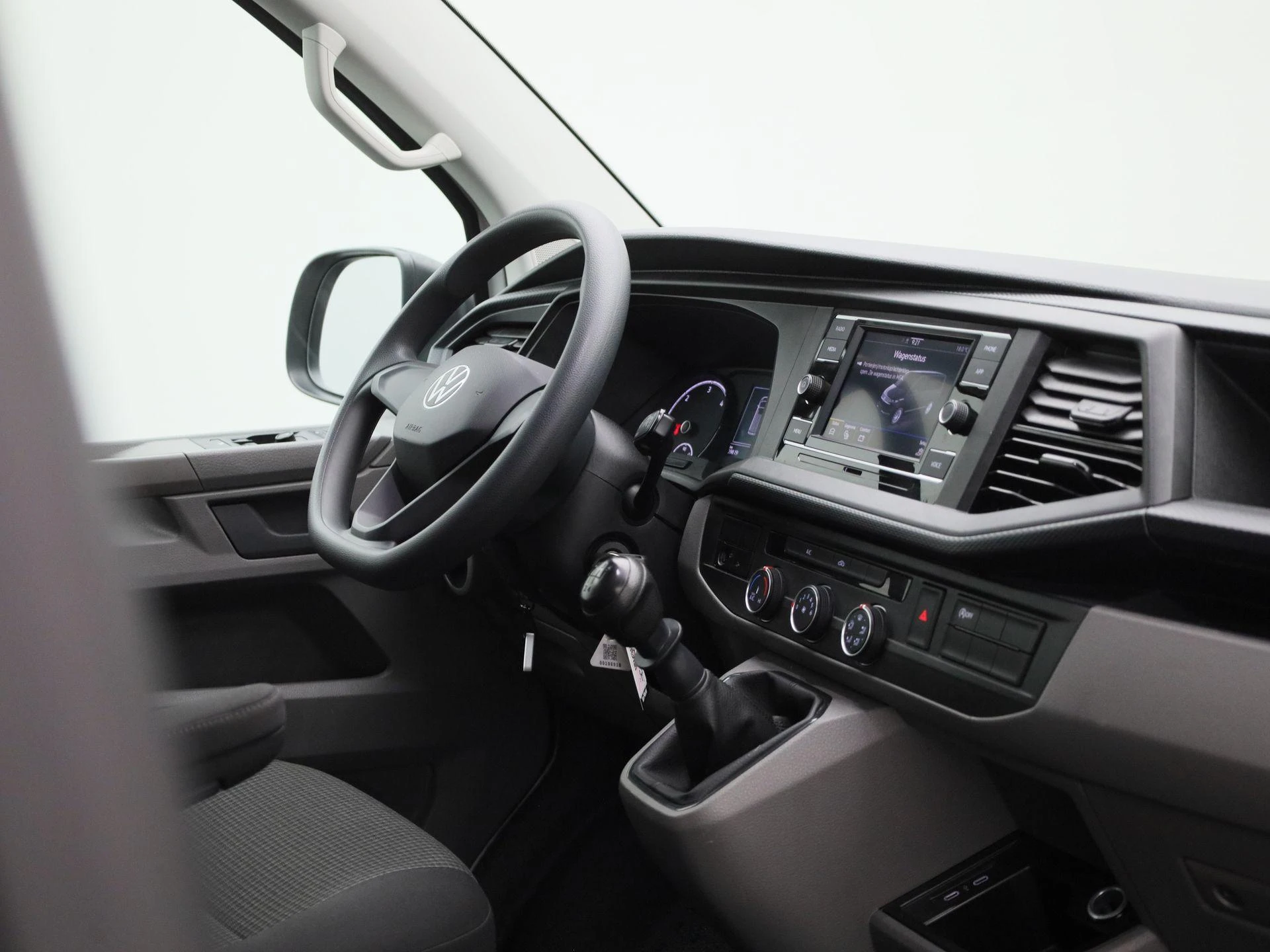Volkswagen-Transporter-image-6