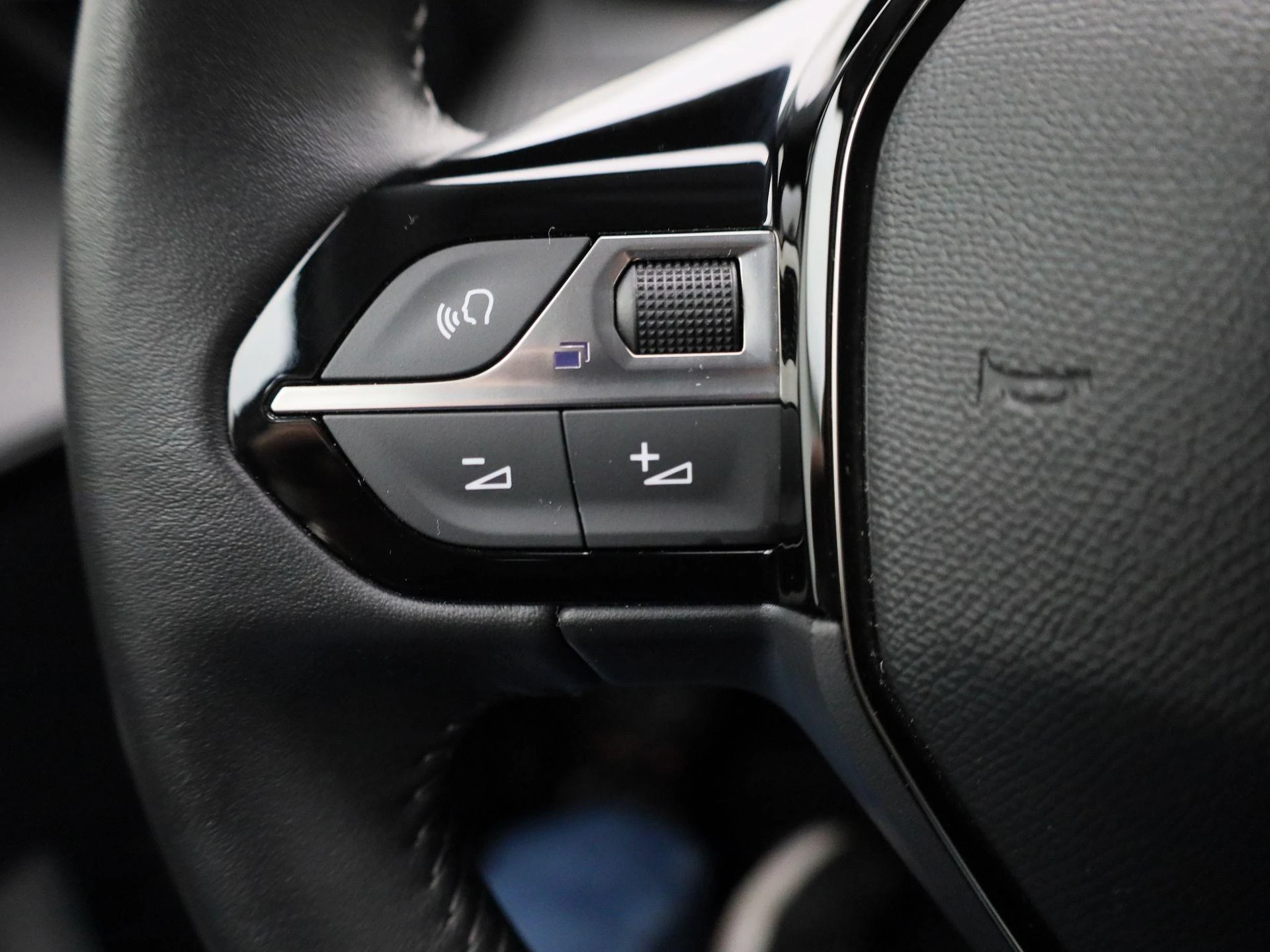 Peugeot e-208 - 21
