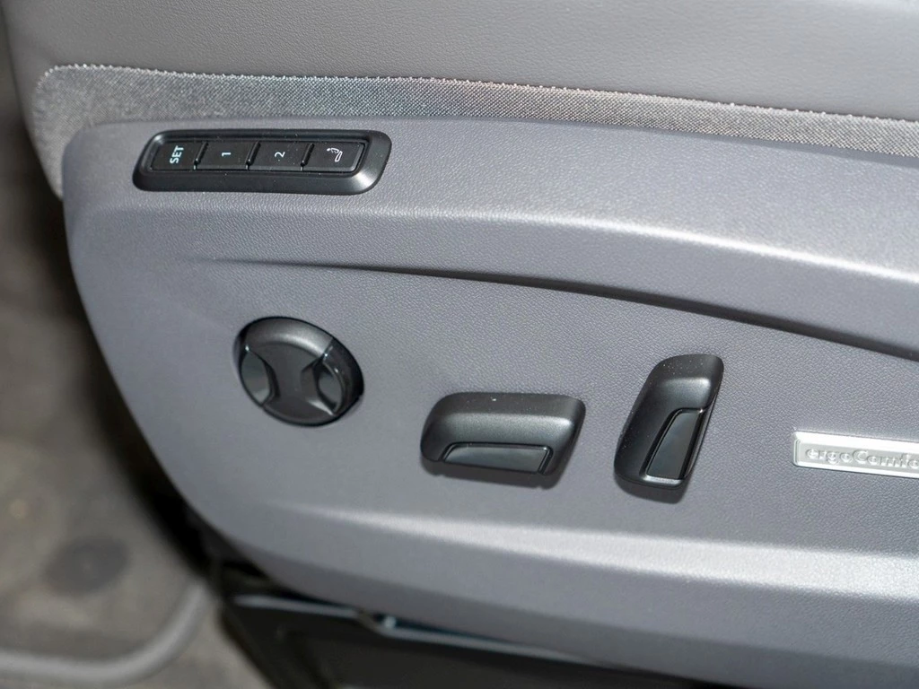 Volkswagen-Multivan-image-19