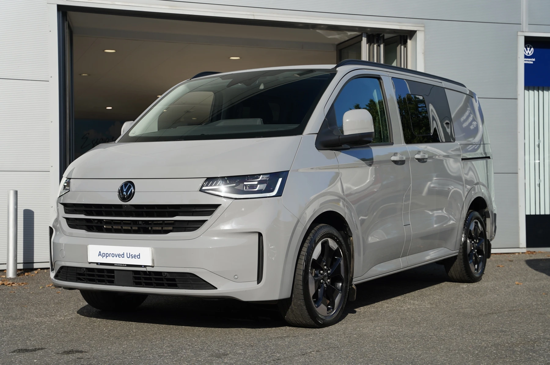 Volkswagen-Transporter-image-27