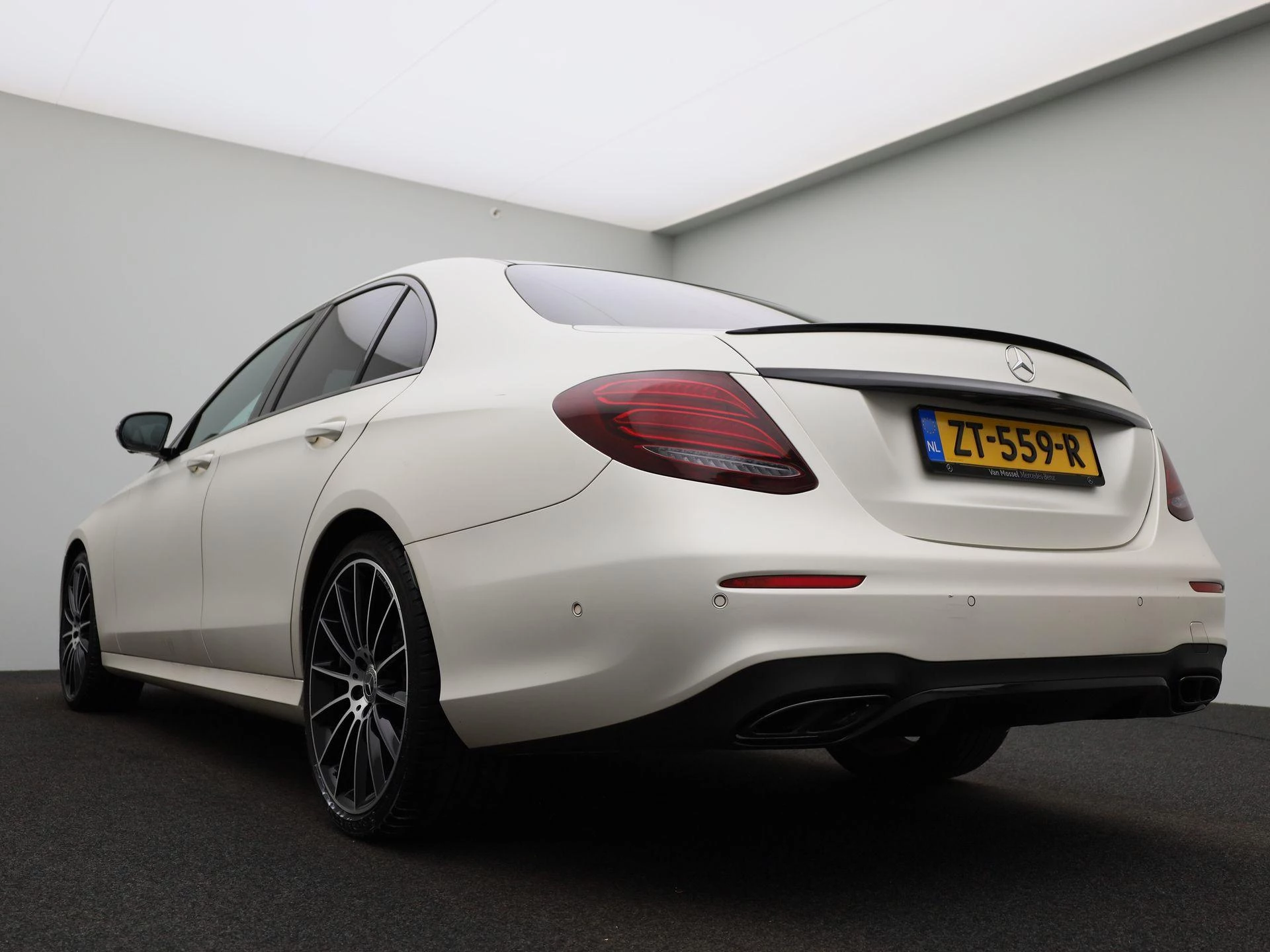 Mercedes-Benz-E-Klasse-image-48