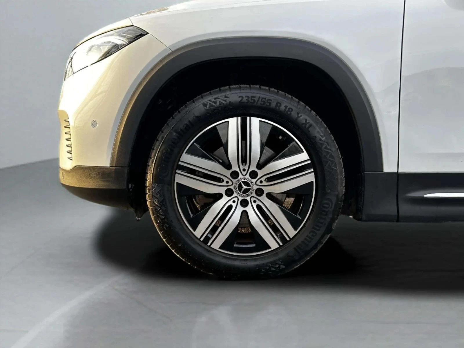 Mercedes-Benz-EQB-image-8