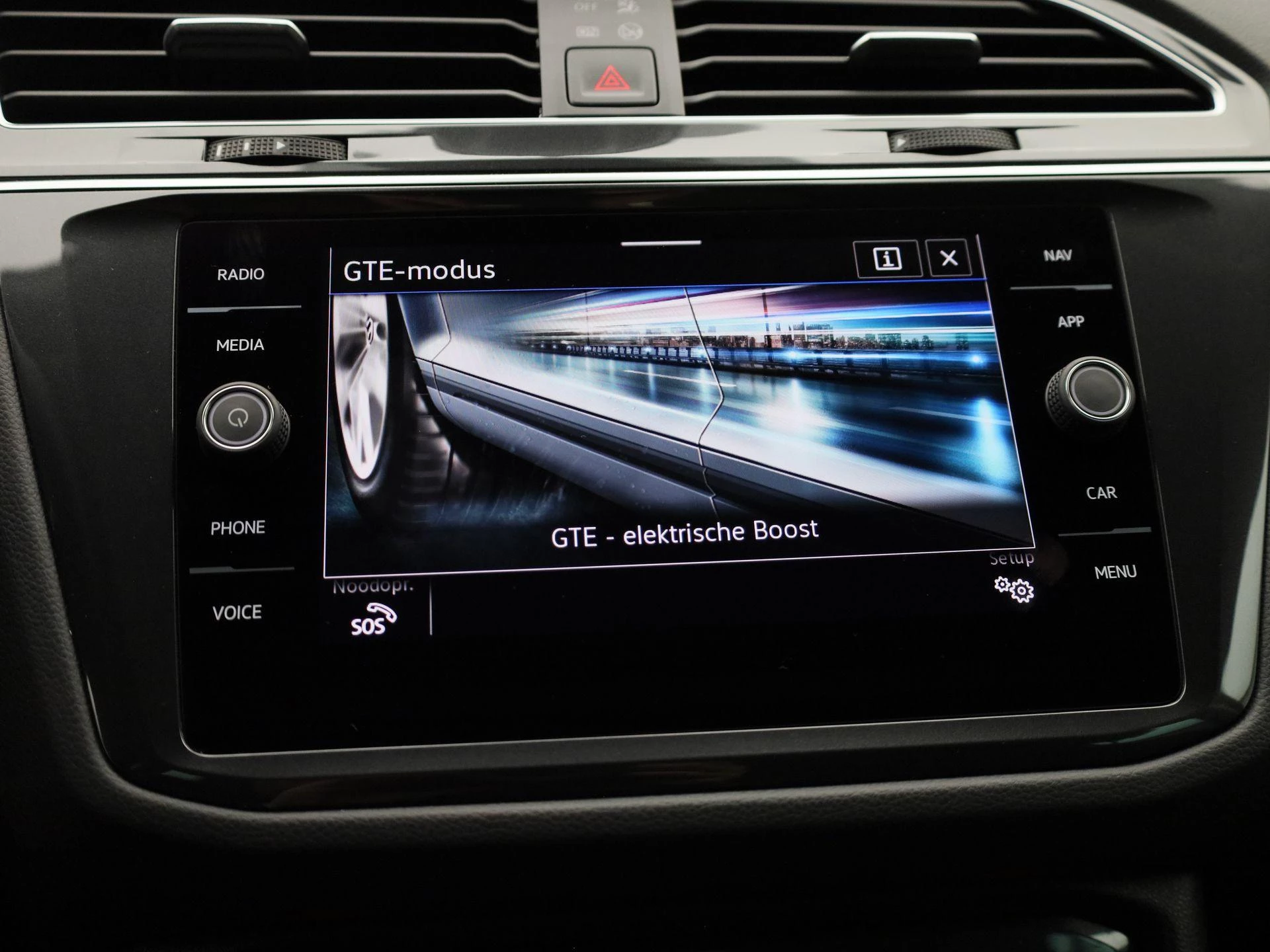 Volkswagen-Tiguan-image-22