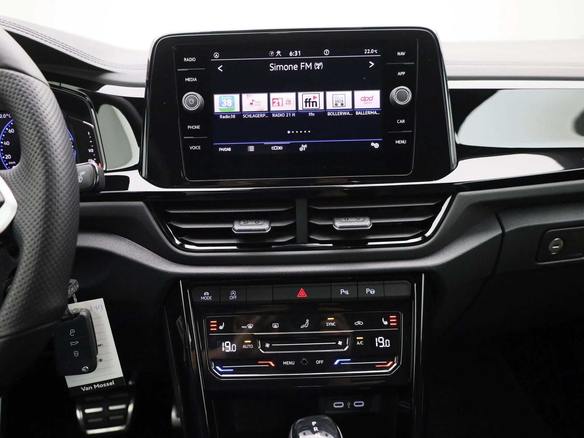 Volkswagen-T-Roc-image-8