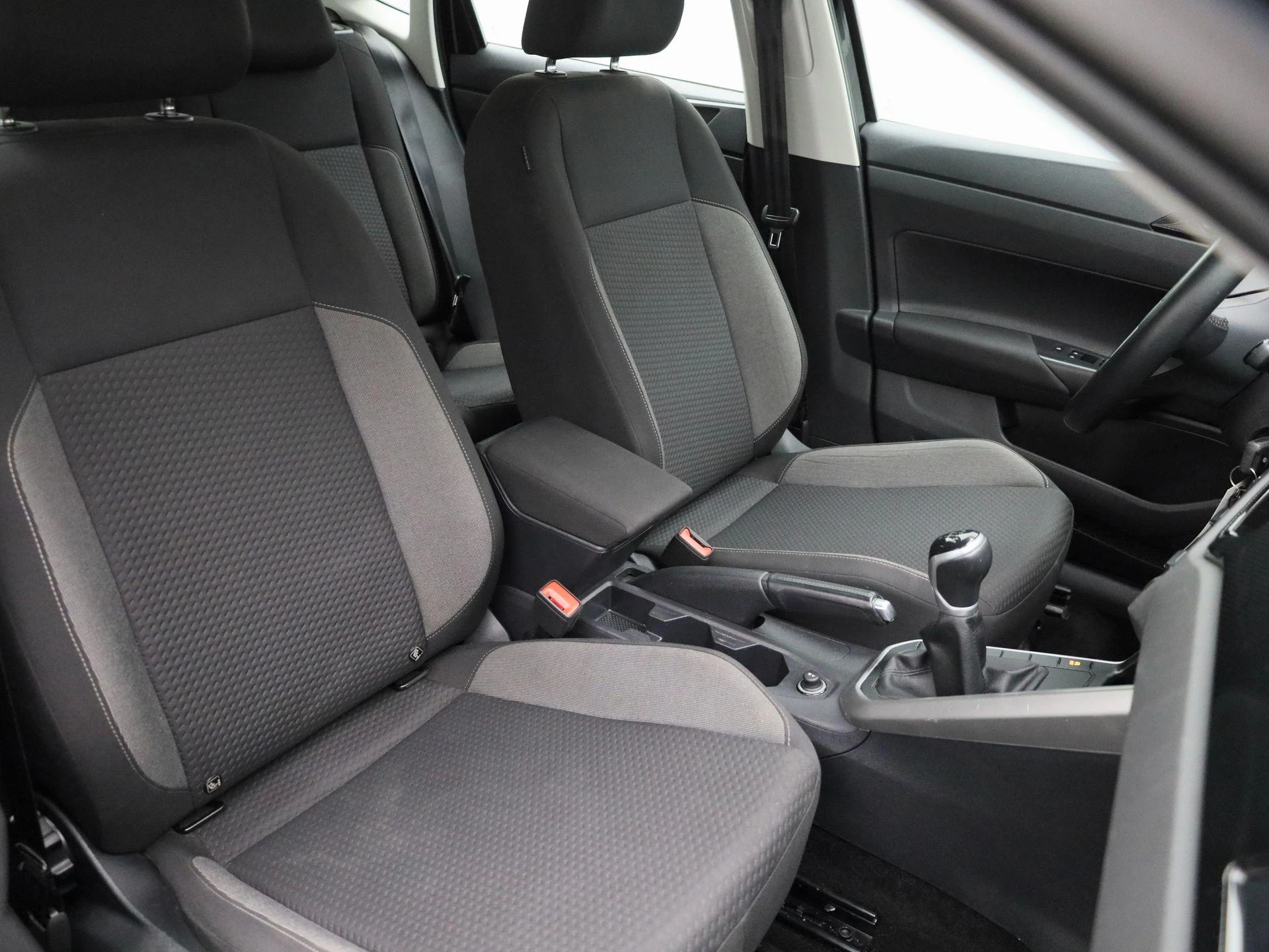Volkswagen-Polo-image-36
