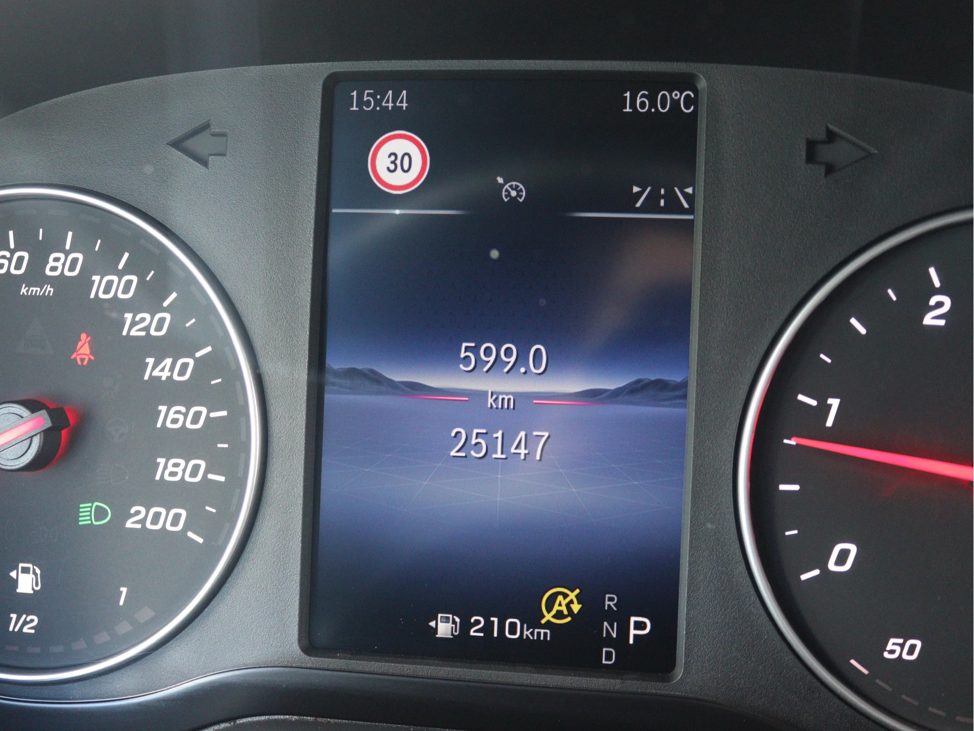 Mercedes-Benz-Sprinter-image-4