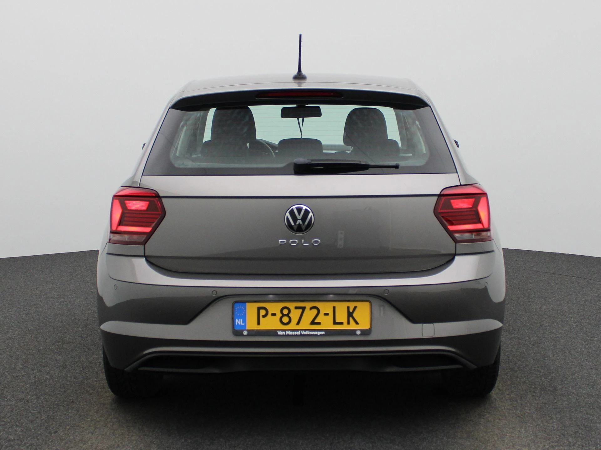 Volkswagen-Polo-image-4