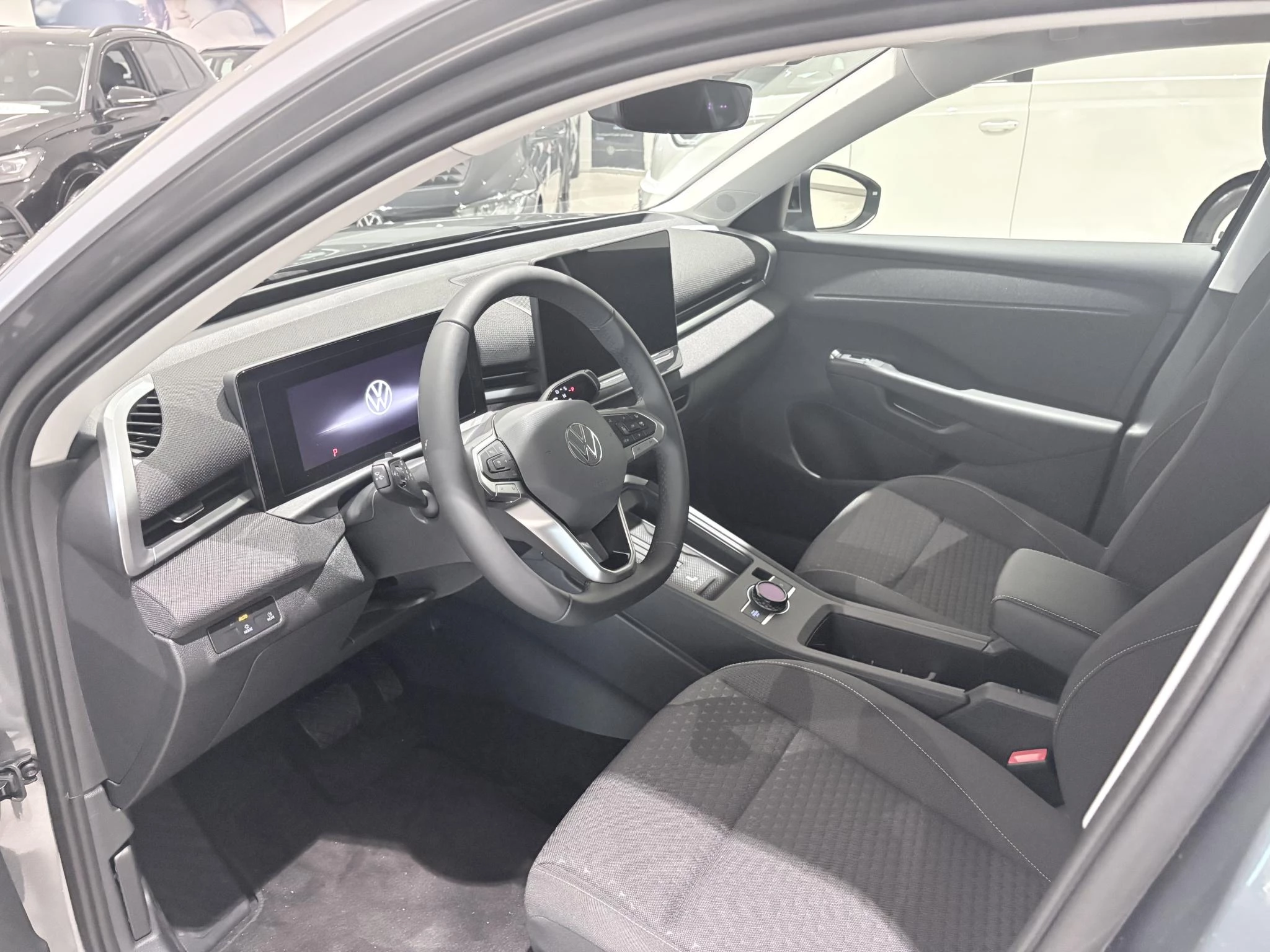 Volkswagen-T-Roc-image-9