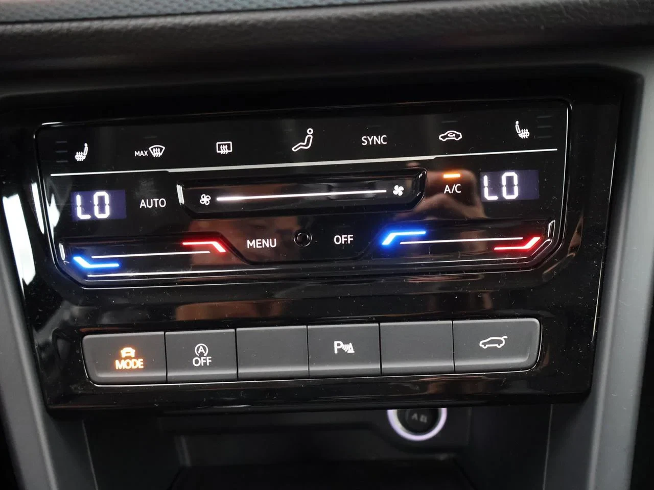 Volkswagen-Touran-image-23