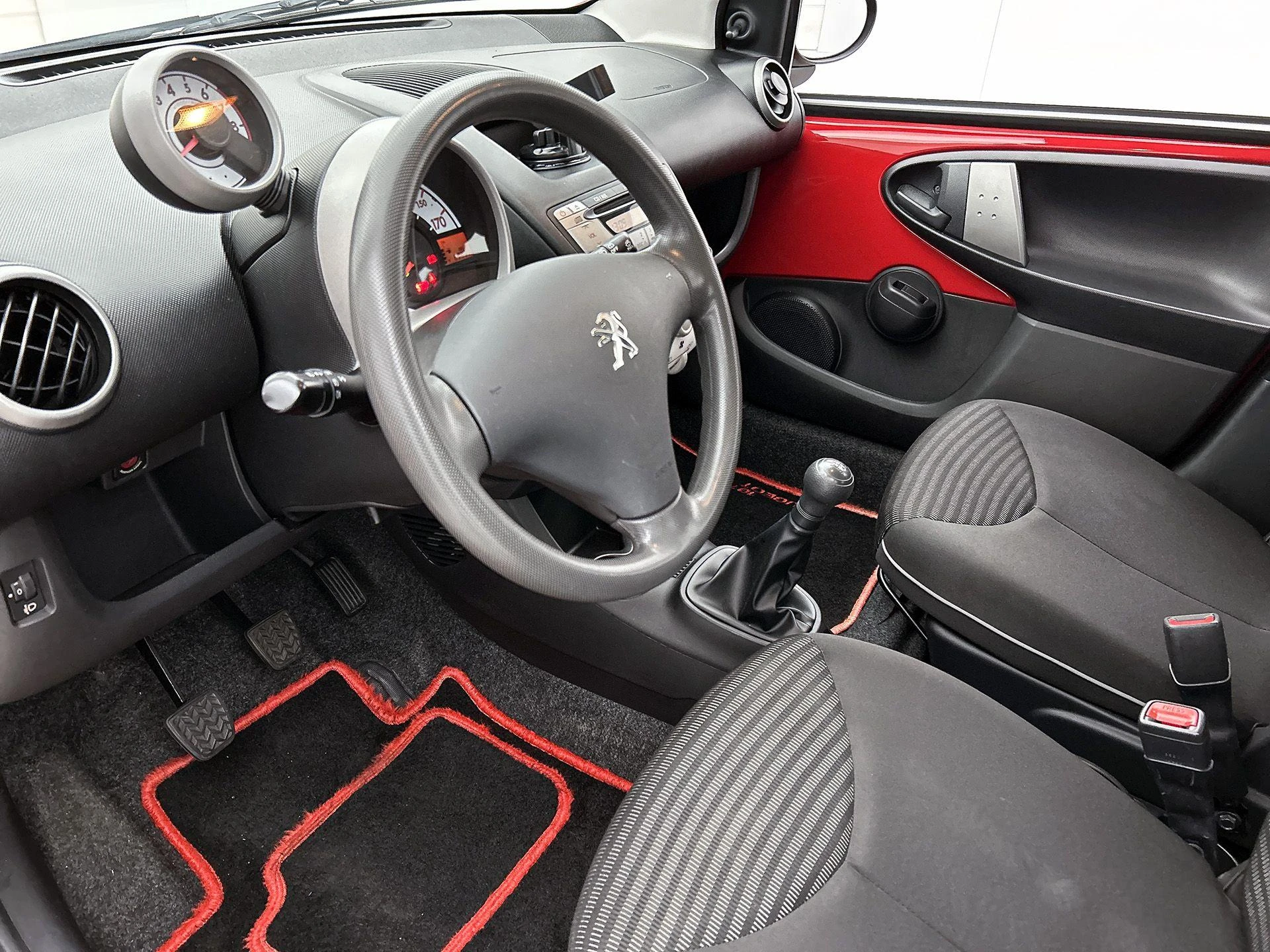 Peugeot-107-image-14