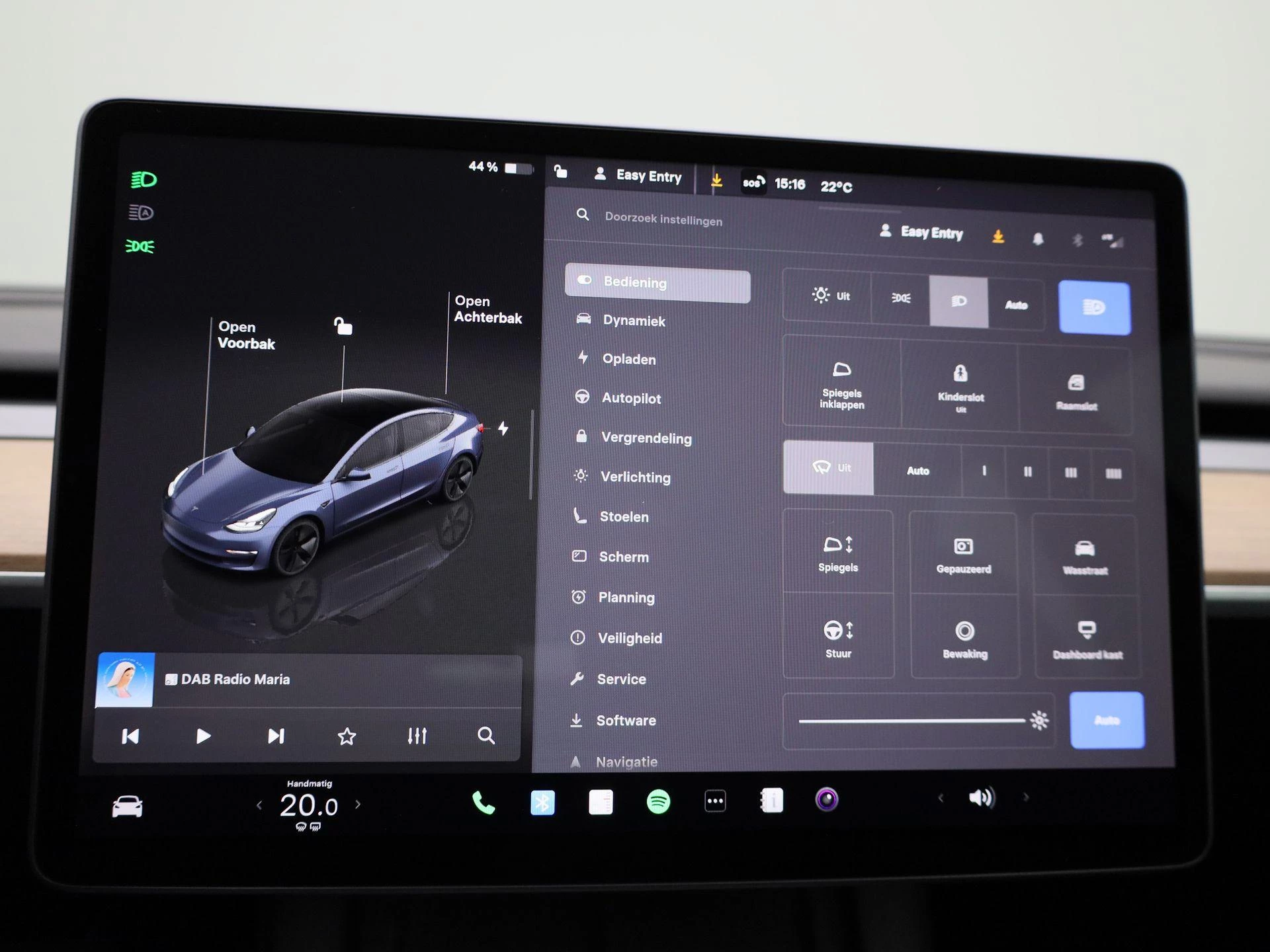 Tesla-Model 3-image-18