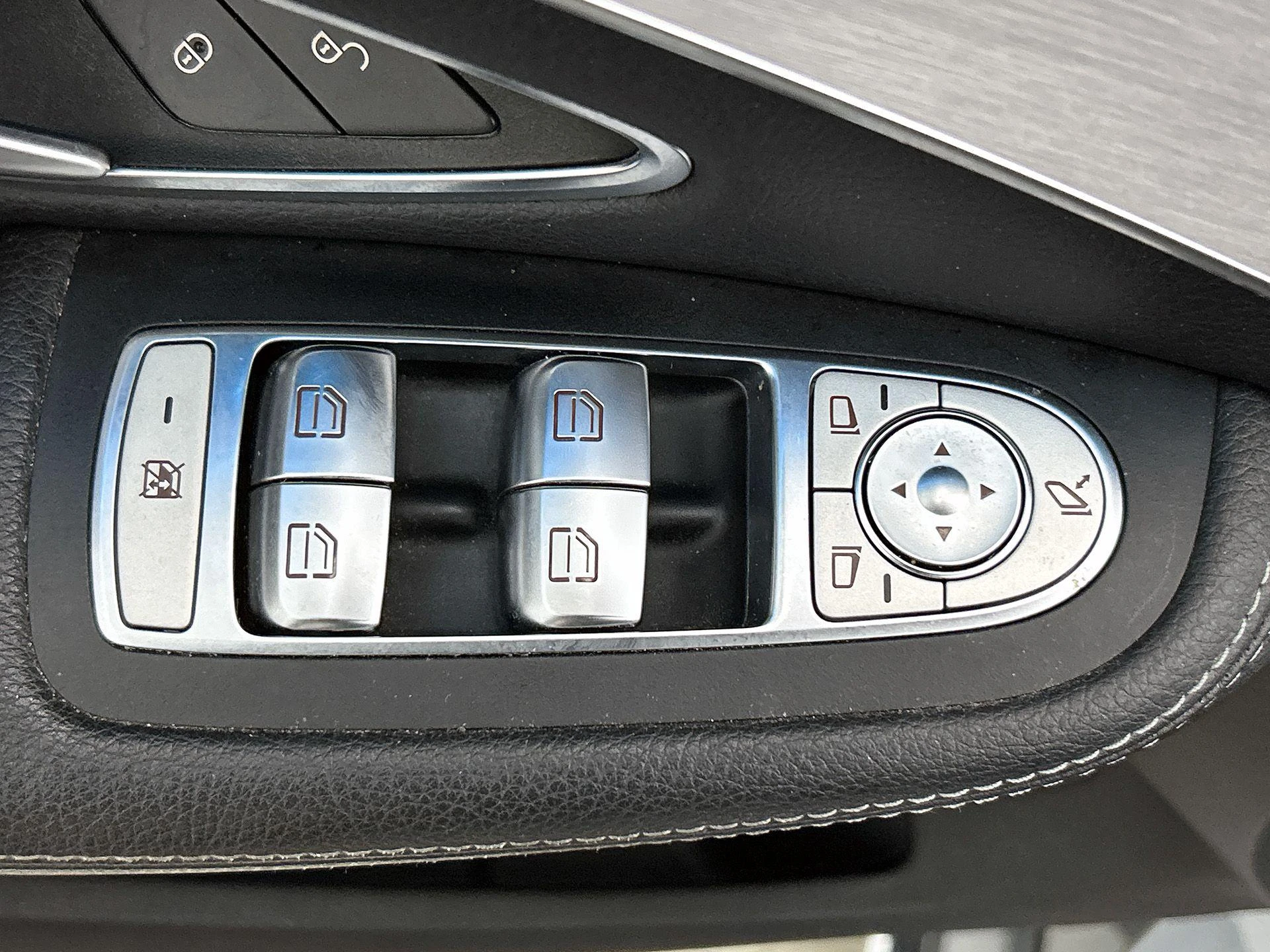 Mercedes-Benz-C-Klasse-image-36
