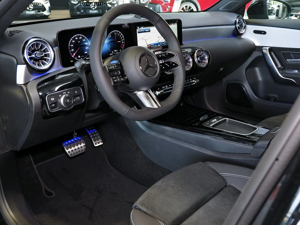 Mercedes-Benz-A-Klasse 250 e-image-4
