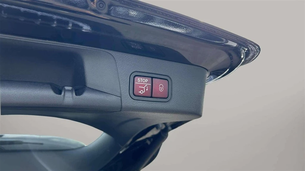 Mercedes-Benz-EQB-image-28
