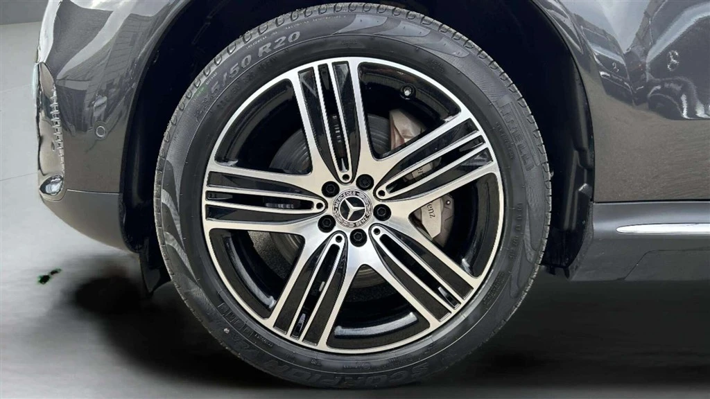 Mercedes-Benz-EQC-image-8
