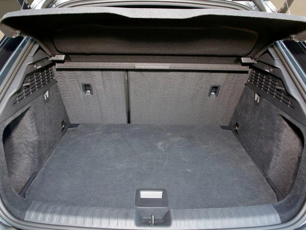 Audi A3 Sportback 40 TFSI e S line 18"|NAVI+VC|PANO|SHZ|