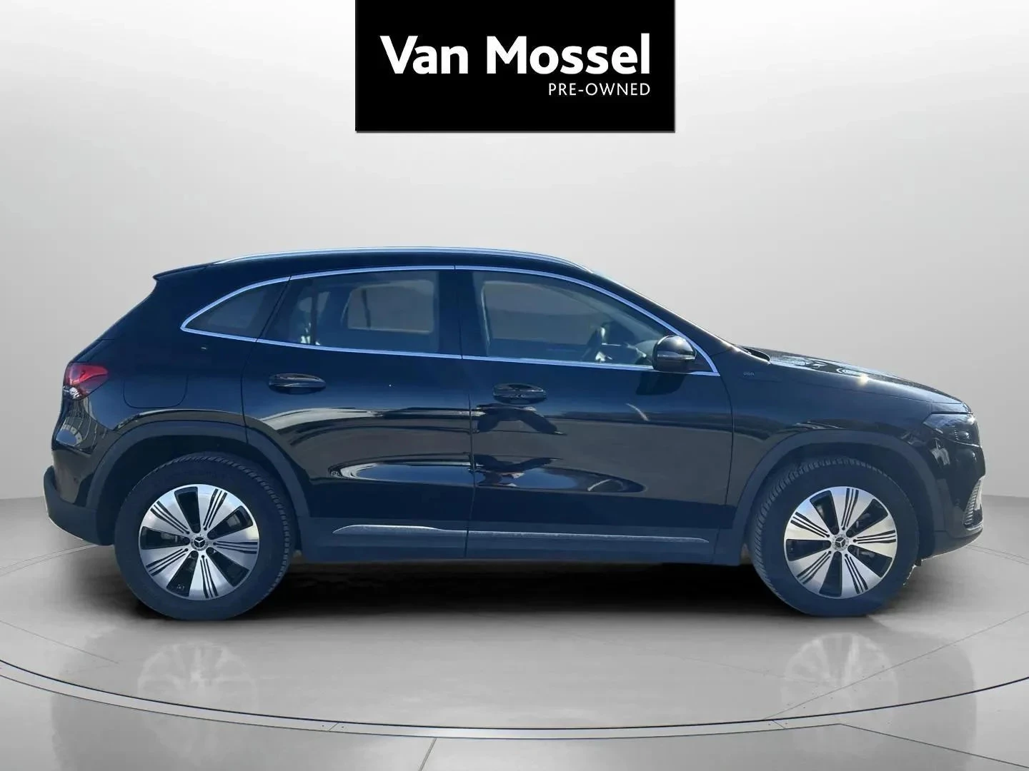 Mercedes-Benz-EQA-image-3