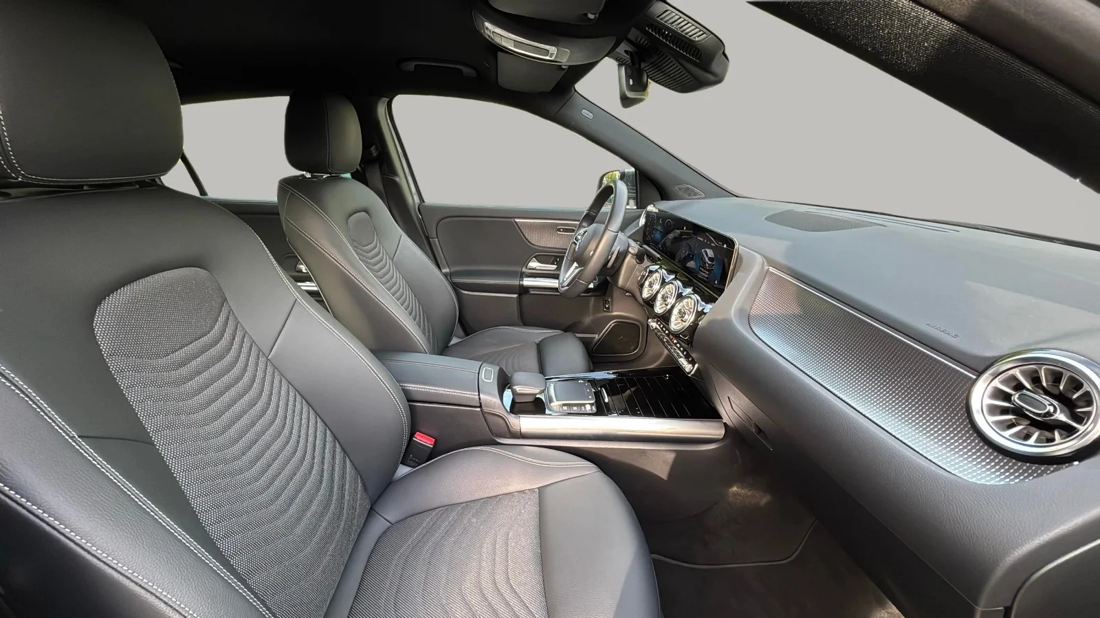 Mercedes-Benz-EQA-image-9