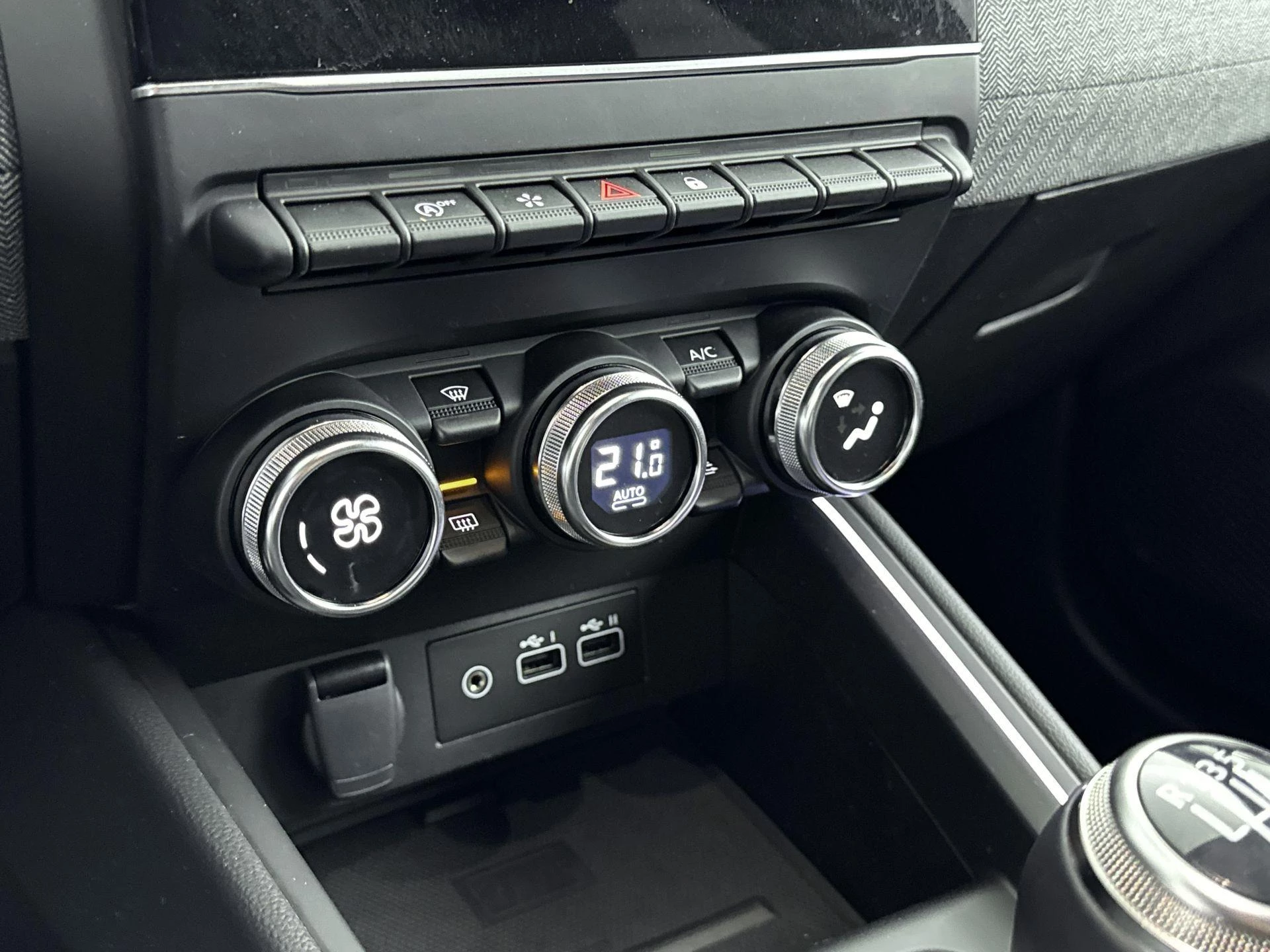 Renault-Clio-image-17