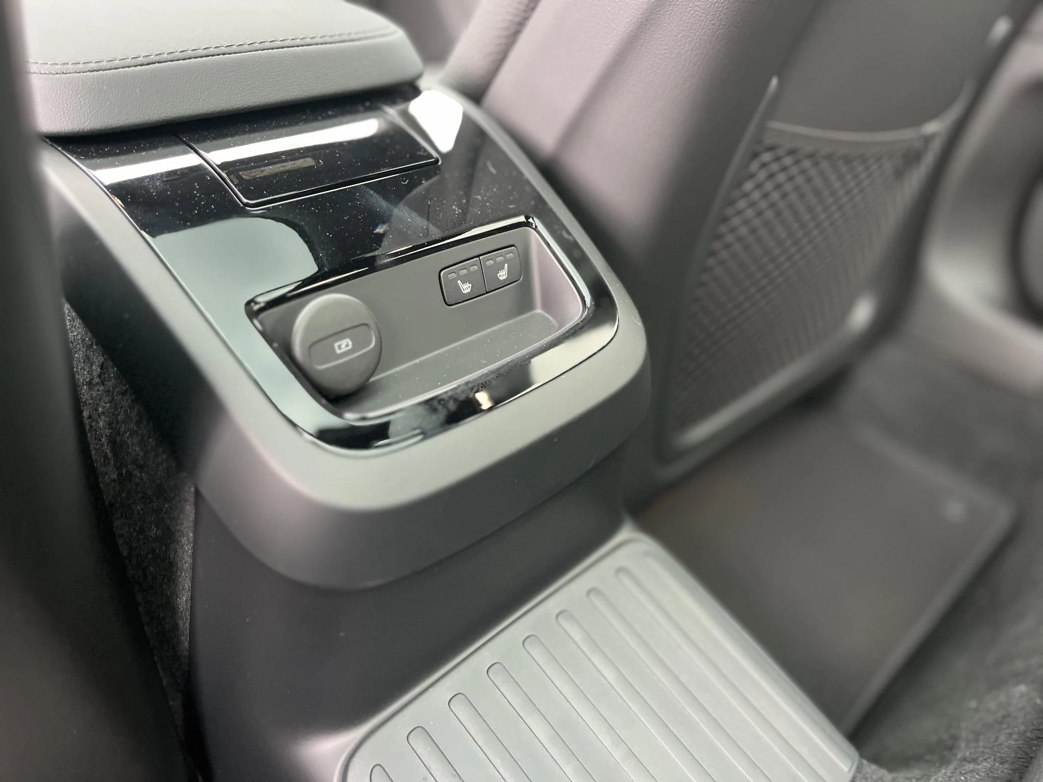 Volvo V60 T8 Plug-in hybrid AWD Ultra Dark
