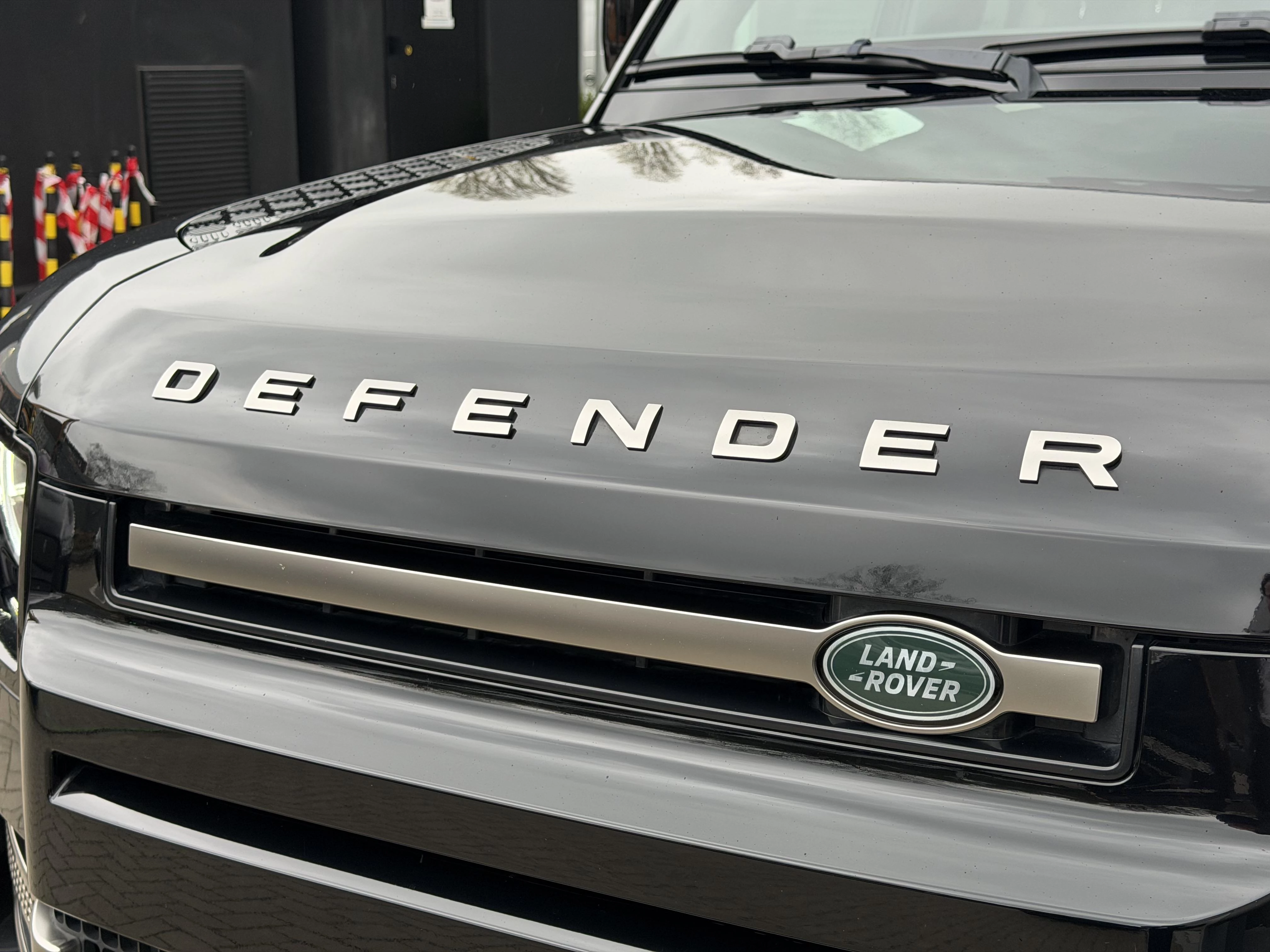 Land Rover Defender P400 XS Edition
