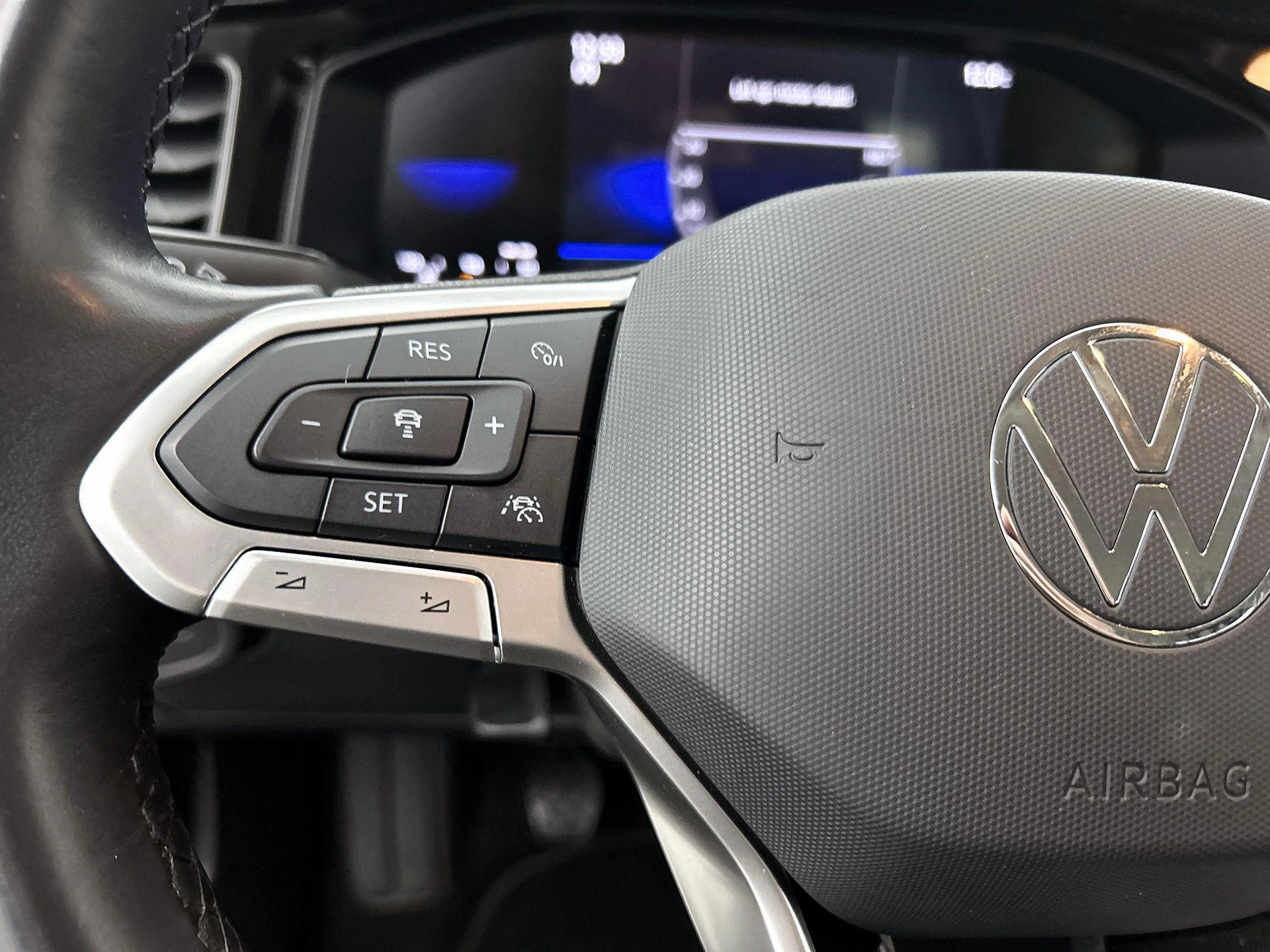 Volkswagen-Polo-image-30