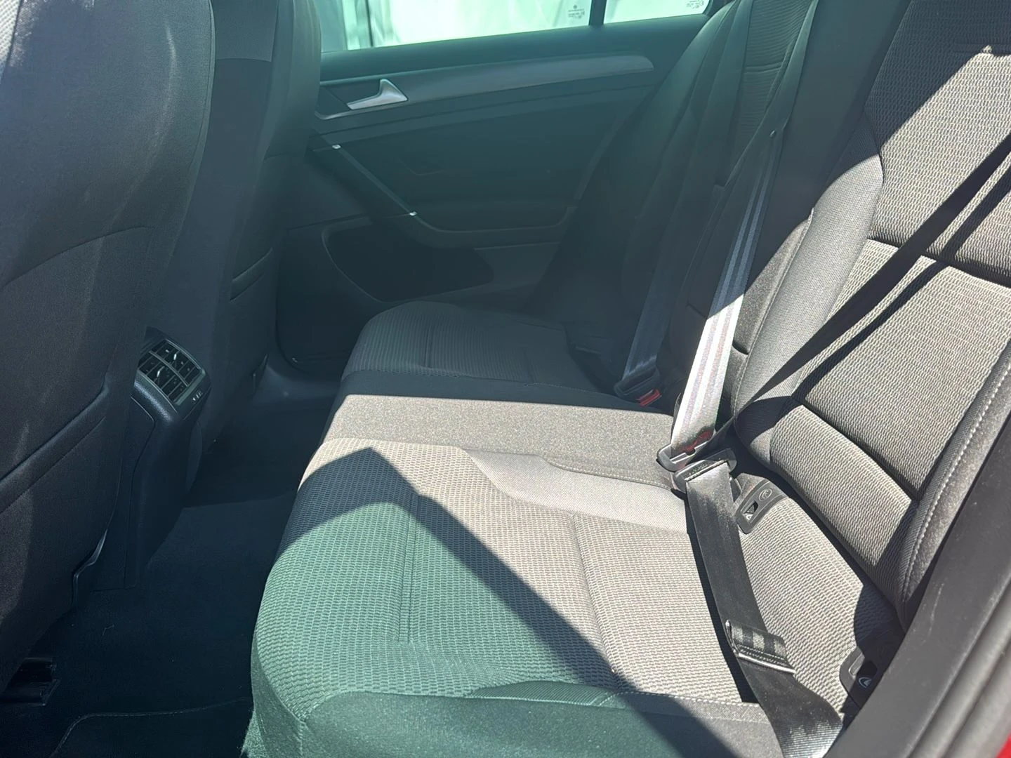 Volkswagen-Golf-image-6