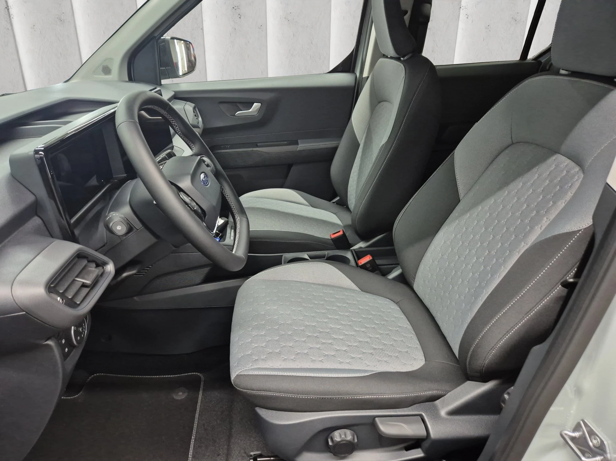 Ford-Tourneo Courier-image-9