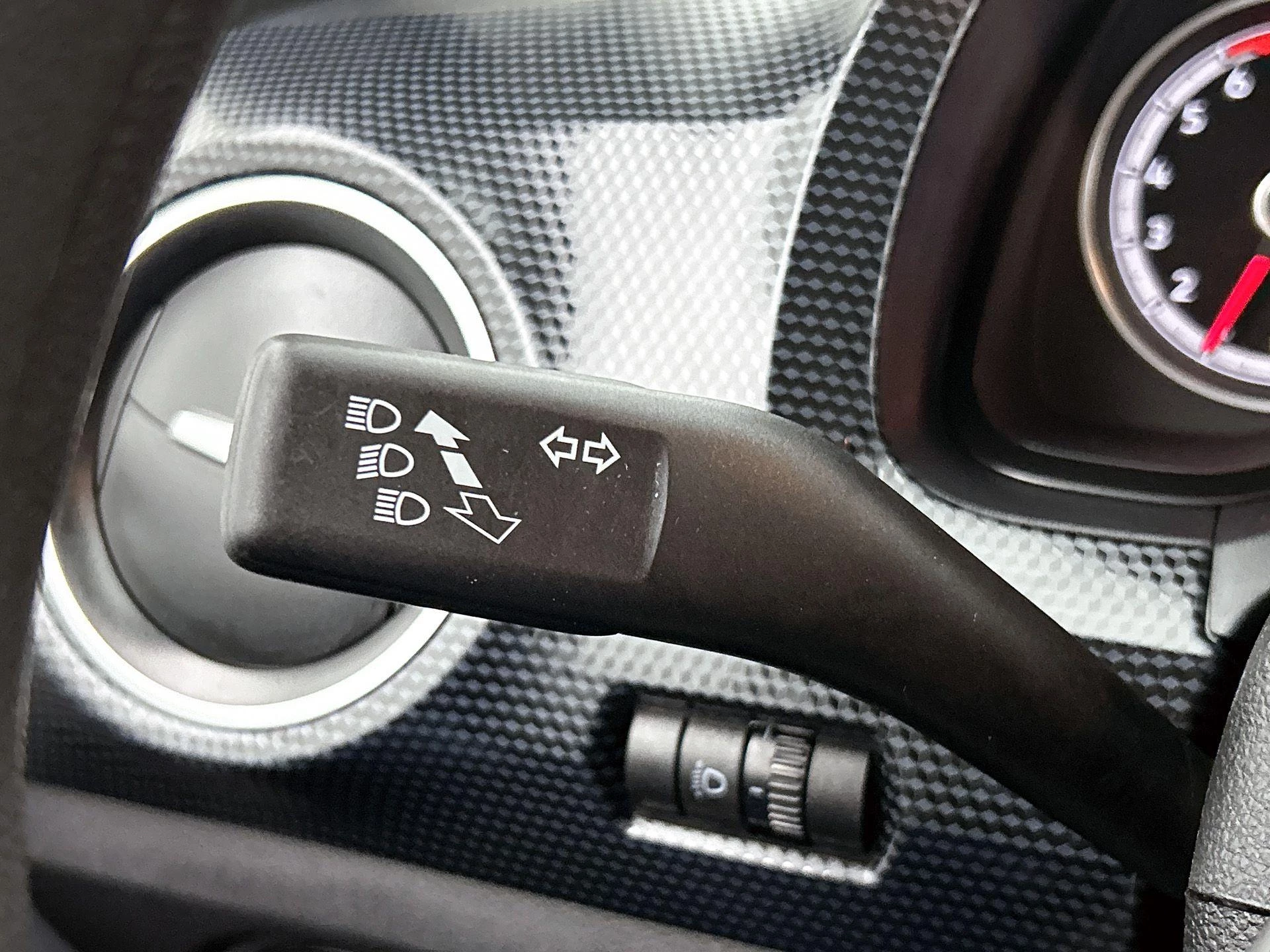 Volkswagen-up!-image-9